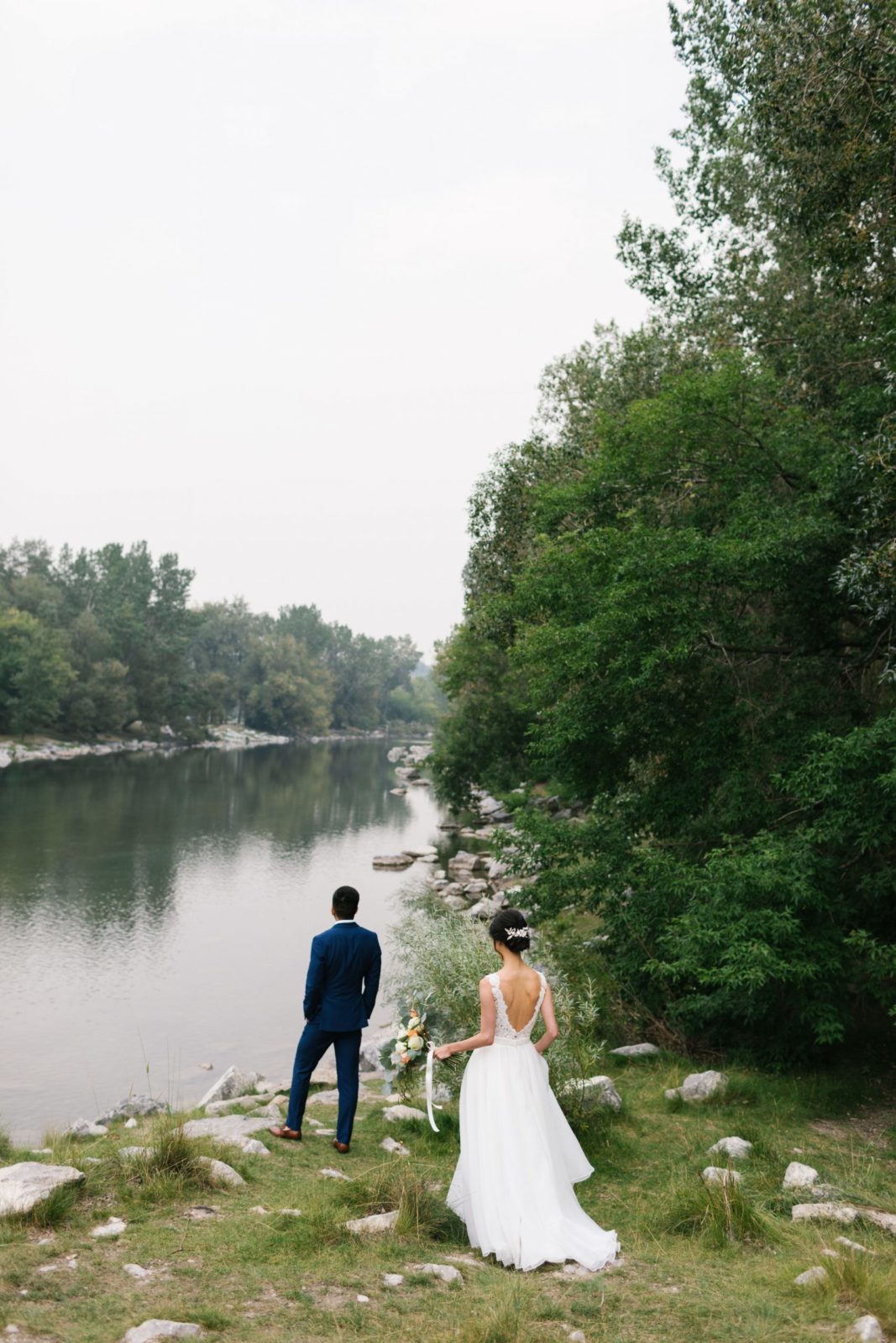 Tips for Choosing Your Wedding Photographer - First Look, Outdoor wedding