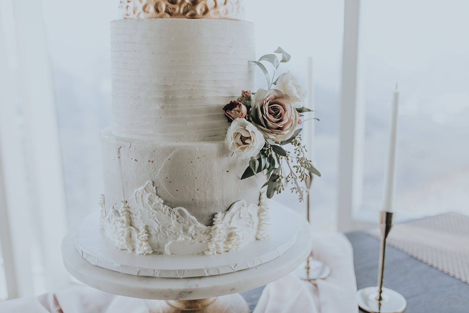 Covid-19 and Your Wedding // Part Three: Tips From The Pros - on the Bronte Bride Blog. Tips & Advice on Wedding Postponement, from local Albertan wedding photographers, planners, & other vendors. ,wedding cake, sky bistro banff