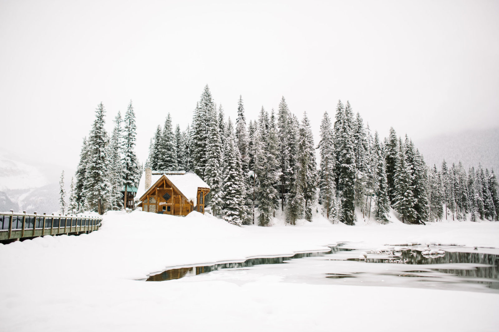 Bright & Modern Winter Wedding at Emerald Lake Lodge by Corrina Walker Photography