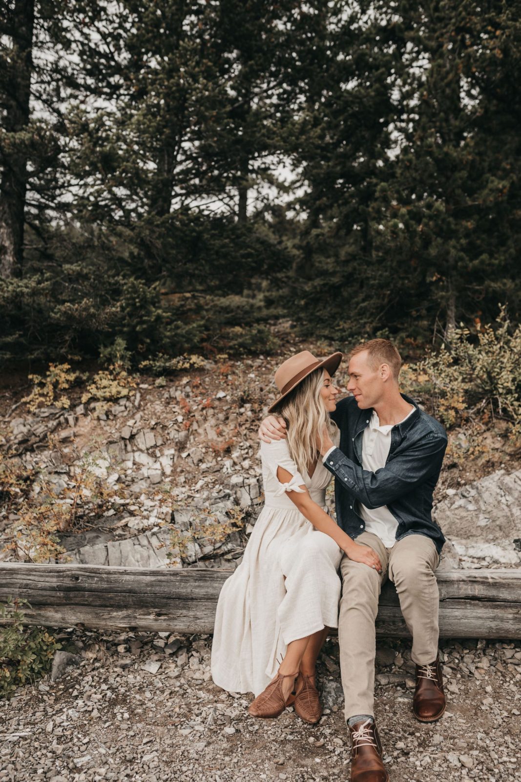 6 Tips All About Choosing Outfits For Your Engagement Session - Kadie Hummel featured on Bronte Bride