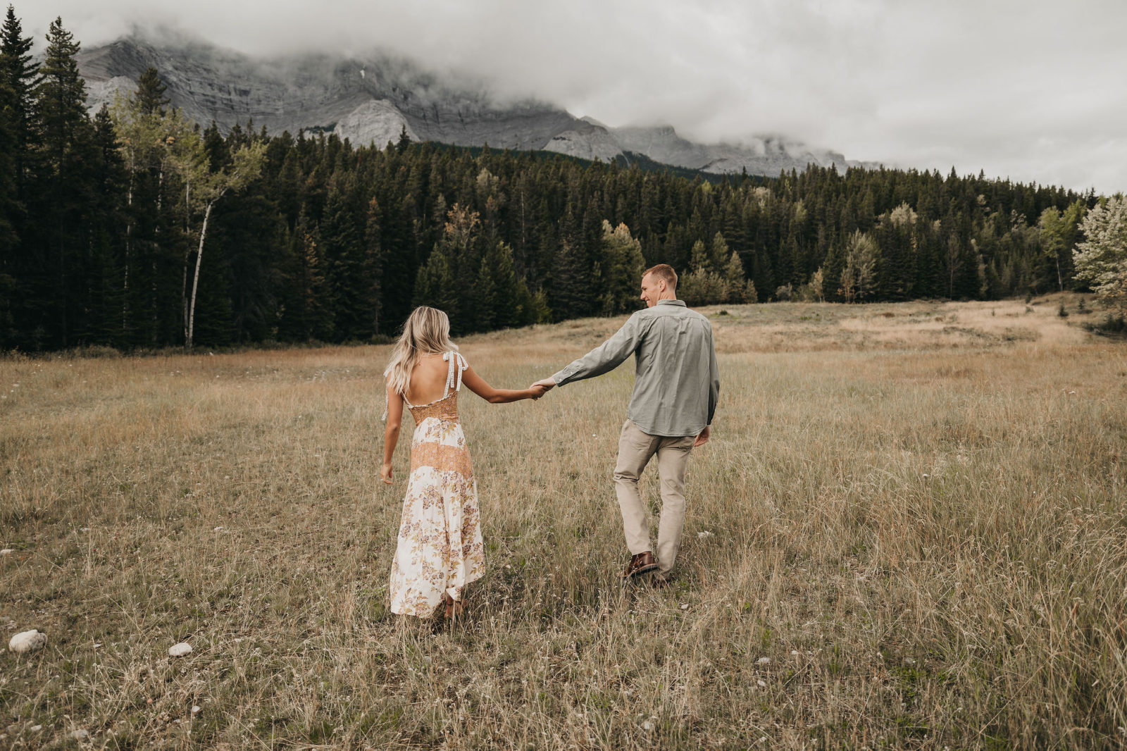 6 Tips All About Choosing Outfits For Your Engagement Session - Kadie Hummel featured on Bronte Bride
