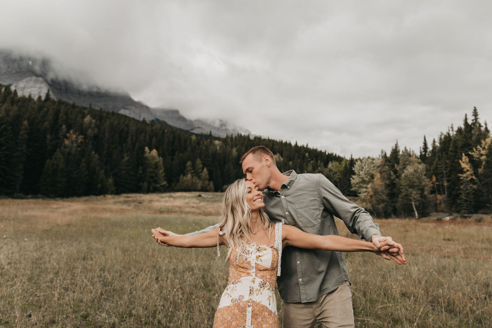 6 Tips All About Choosing Outfits For Your Engagement Session - Kadie Hummel featured on Bronte Bride