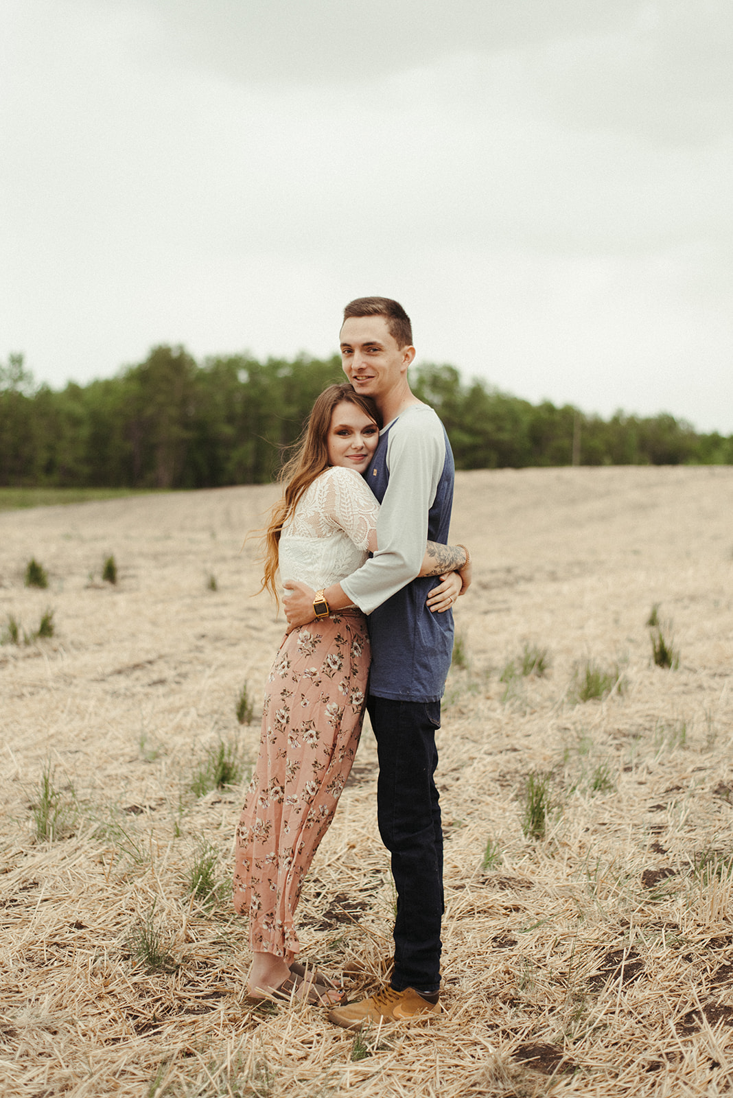 6 Tips All About Choosing Outfits For Your Engagement Session - Jessica Kaitlyn featured on Bronte Bride