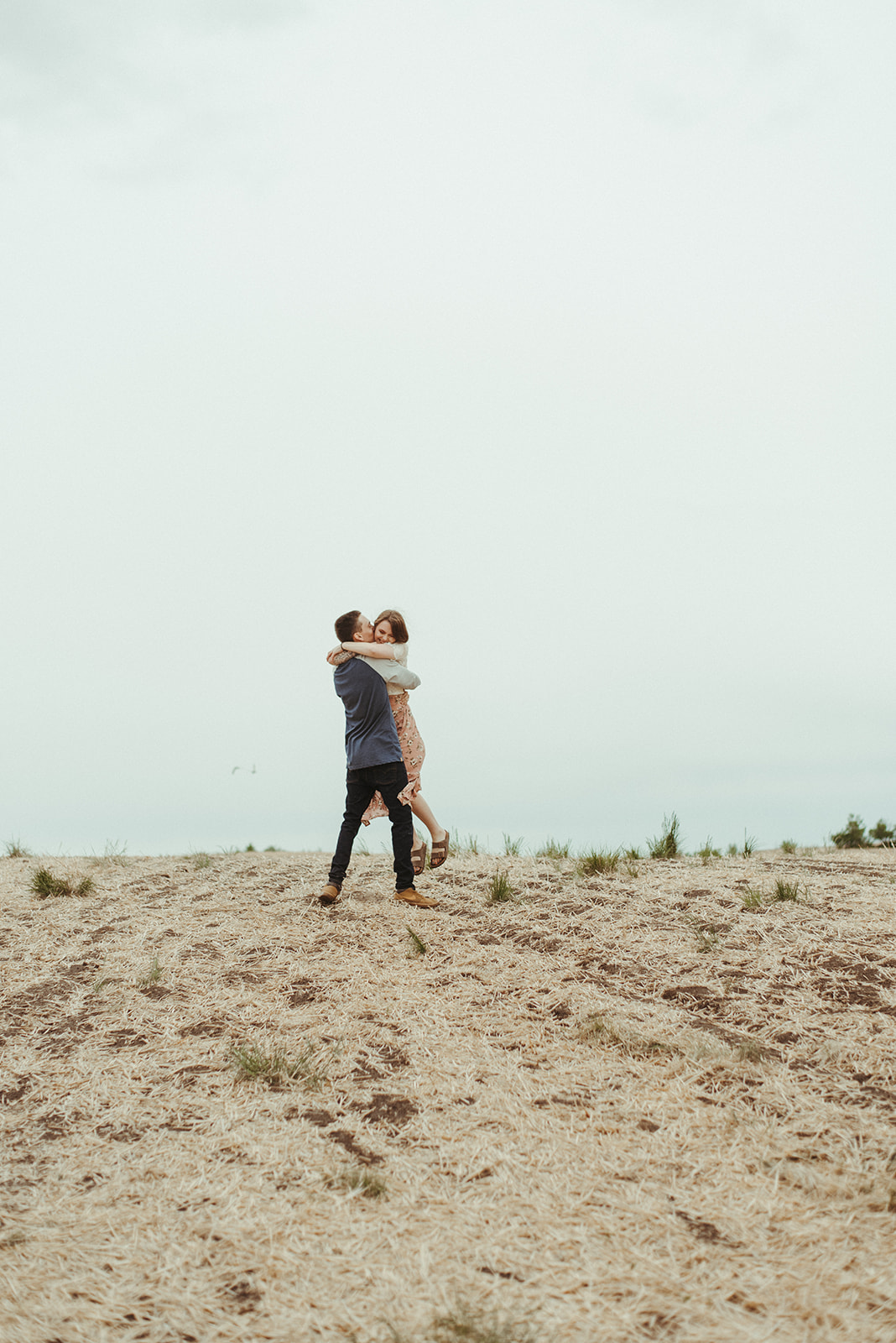 6 Tips All About Choosing Outfits For Your Engagement Session - Jessica Kaitlyn featured on Bronte Bride