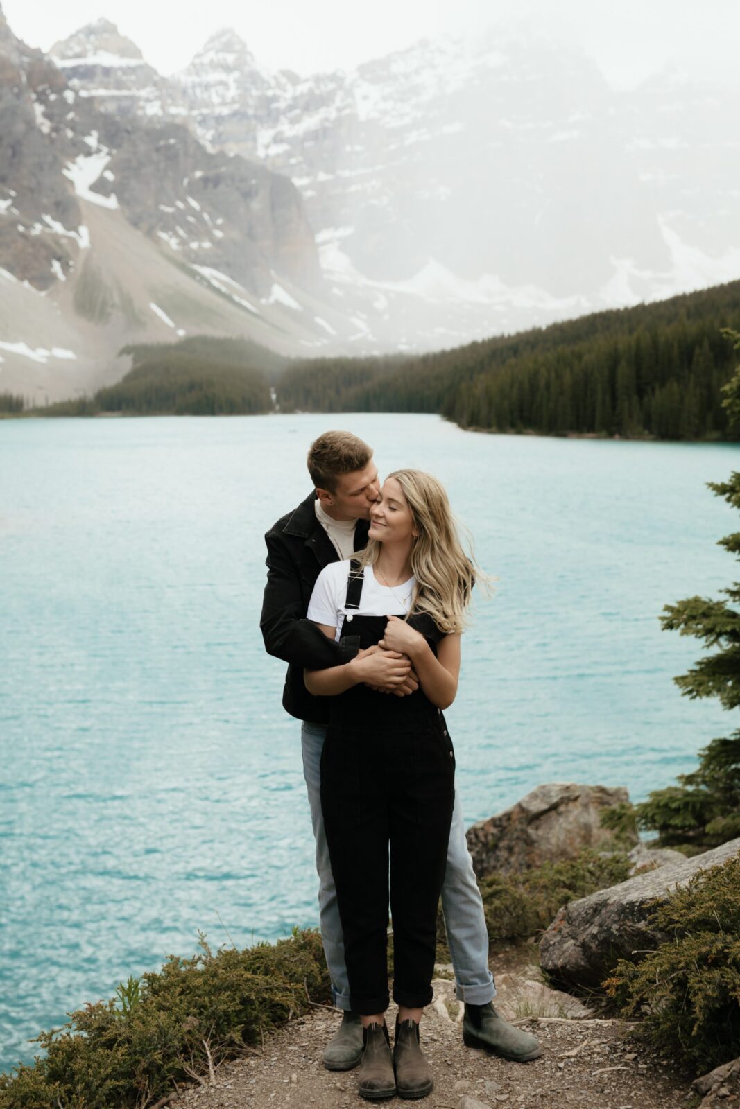 6 Tips All About Choosing Outfits For Your Engagement Session - Malorie Reiter featured on Bronte Bride