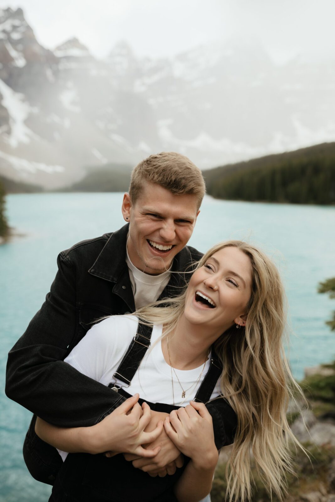 6 Tips All About Choosing Outfits For Your Engagement Session - Malorie Reiter featured on Bronte Bride