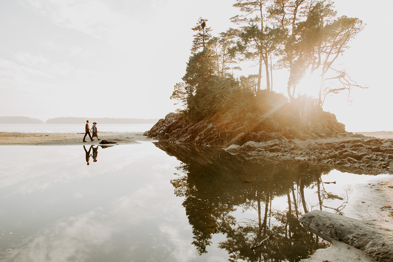 6 Tips All About Choosing Outfits For Your Engagement Session - Courtney Jess featured on Bronte Bride