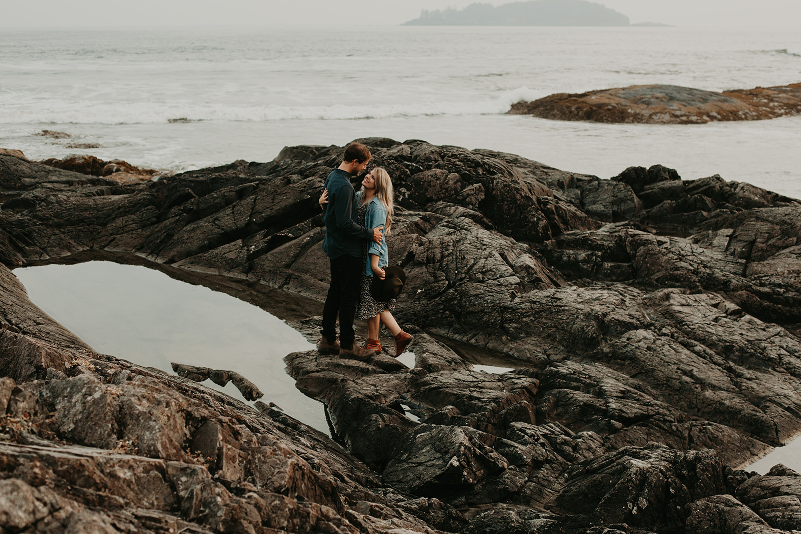 6 Tips All About Choosing Outfits For Your Engagement Session - Courtney Jess featured on Bronte Bride