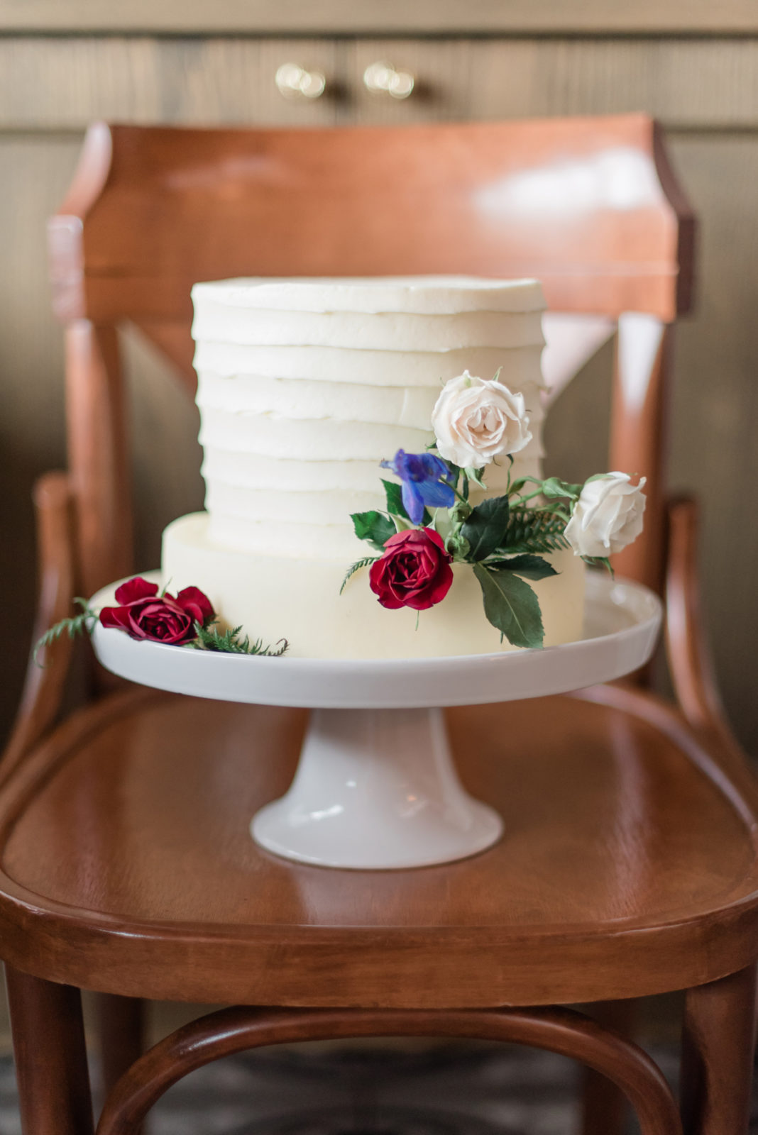Romantically Regal Bridal Inspiration at the Royale YYC - wedding inspiration featured on Brontë Bride, wedding cake, floral cake