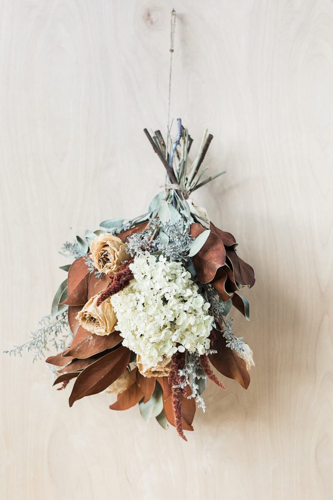 How to Dry Your Wedding Bouquet // Tips & Tricks with Hen & Chicks ...