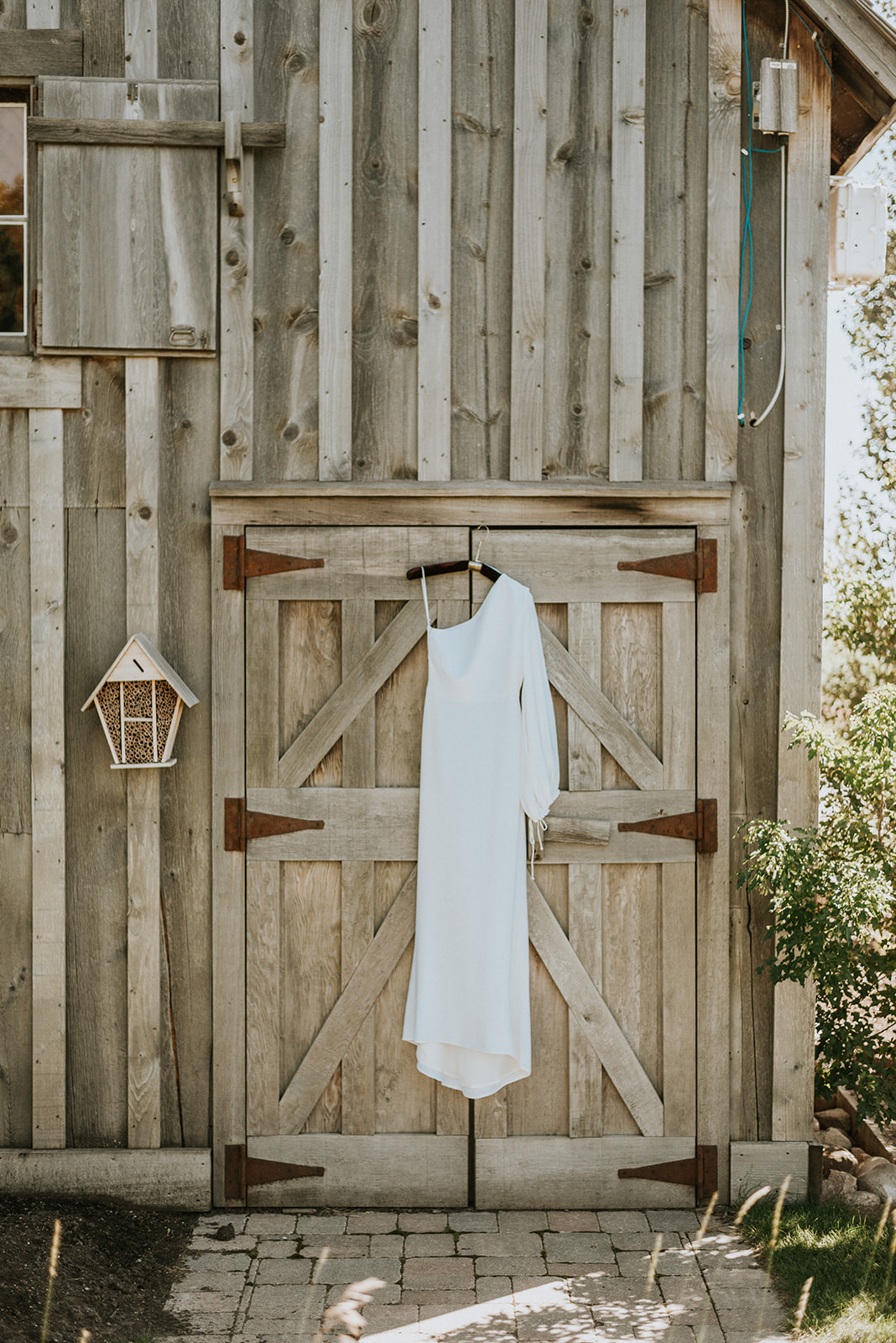 Moody Tones & Minimalist Bridal Style at This Contemporary Summer Wedding at The Coutts Centre featured on Brontë Bride Stella McCartney Wedding Dress