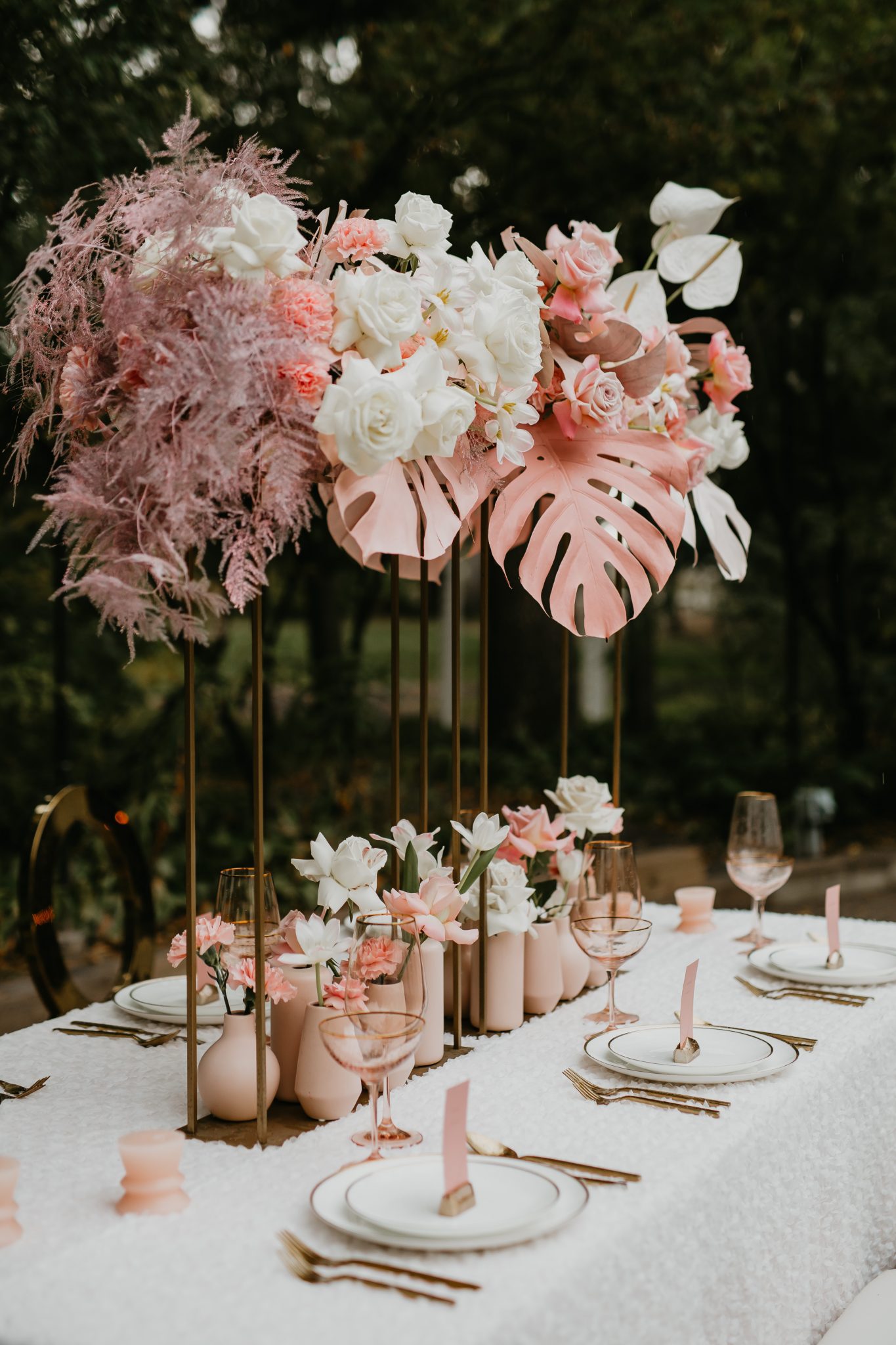 sweetheart table, micro wedding, pink tablescape