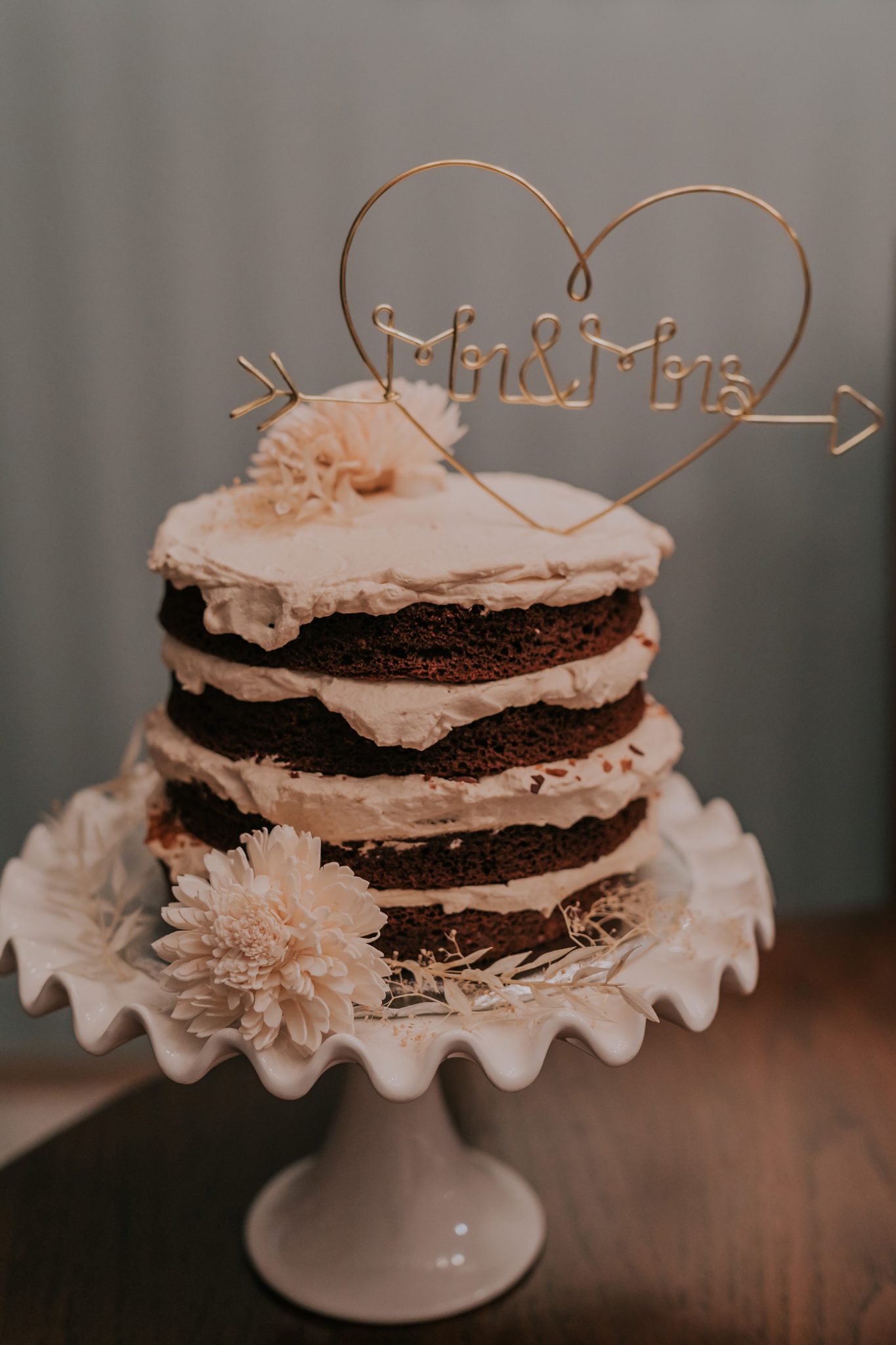 Romantic wedding, wedding cake, naked cake