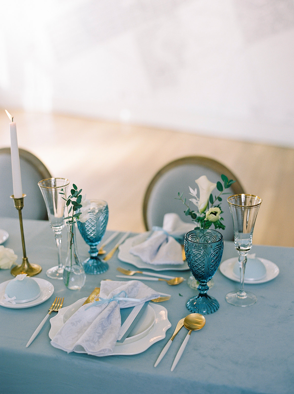 Craving a Paris Getaway? This Parisian Wedding Inspiration Will Transport You To a Quaint Town In France Featured by Brontë Bride, blue wedding palette, wedding decor