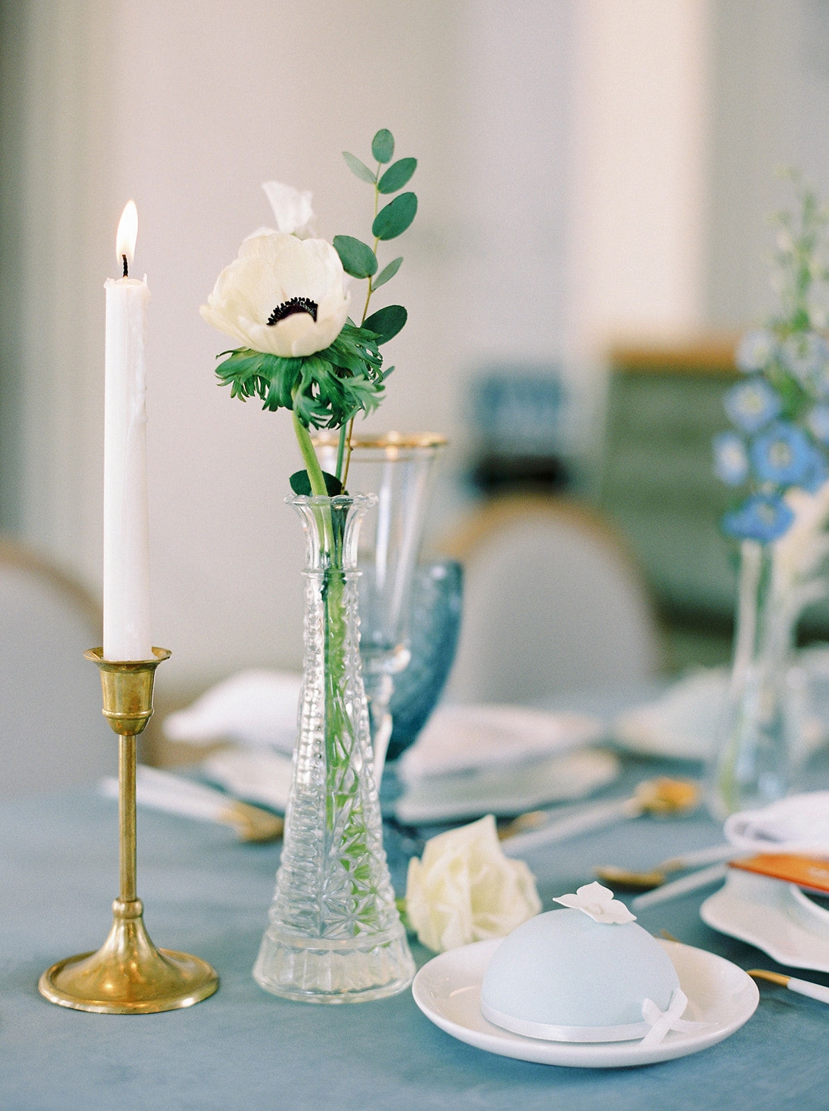 Blue wedding decor, anemone flower, romantic wedding 