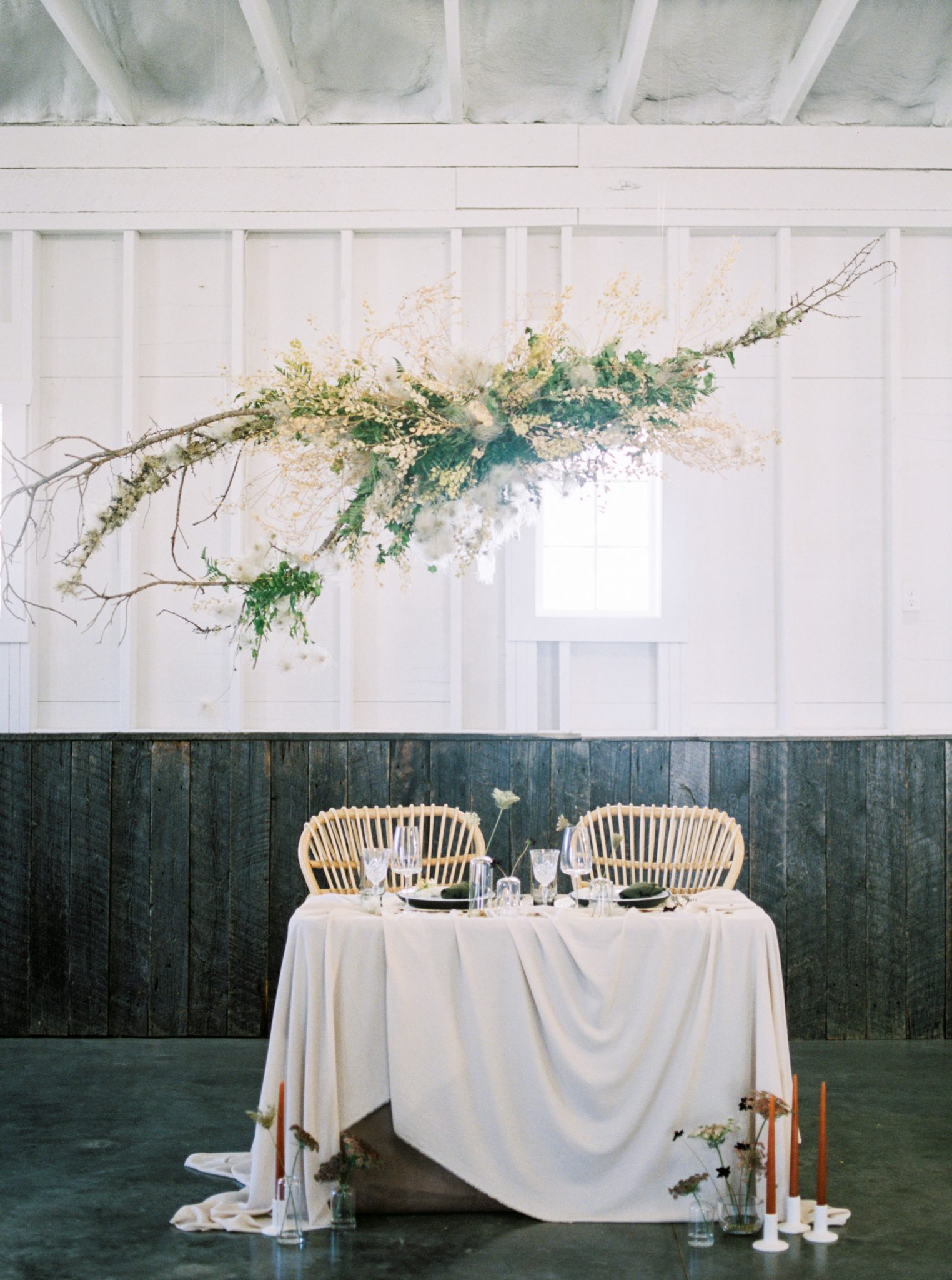 sweetheart table, hanging flowers, boho wedding