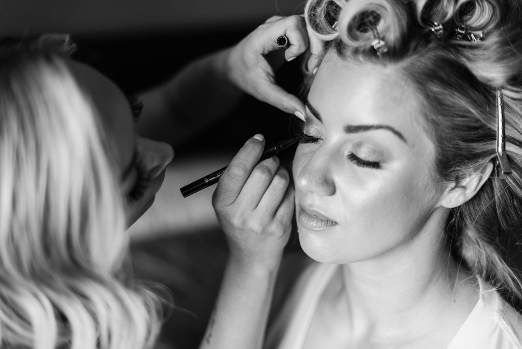 Jessie Johnston of A Little Beauty applies makeup for a Calgary Alberta bride