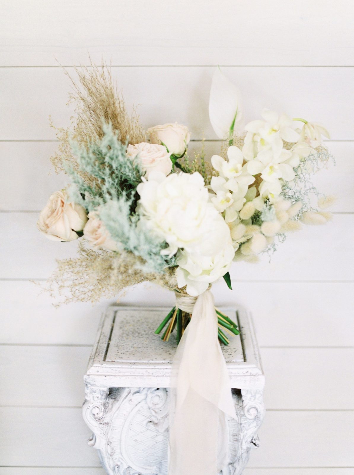 Minim Designs floral bouquet with white and blush hues