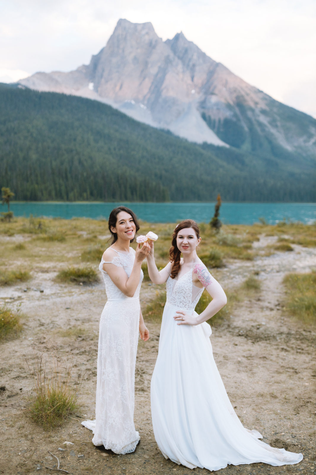 Newly wed couple shares cupcakes to celebrate their Elopement in Yoho National Park