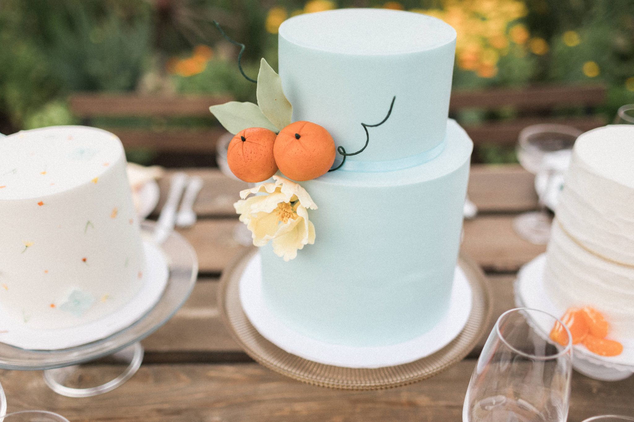 Garden inspired wedding with a robin blue wedding cake and tangerine accents