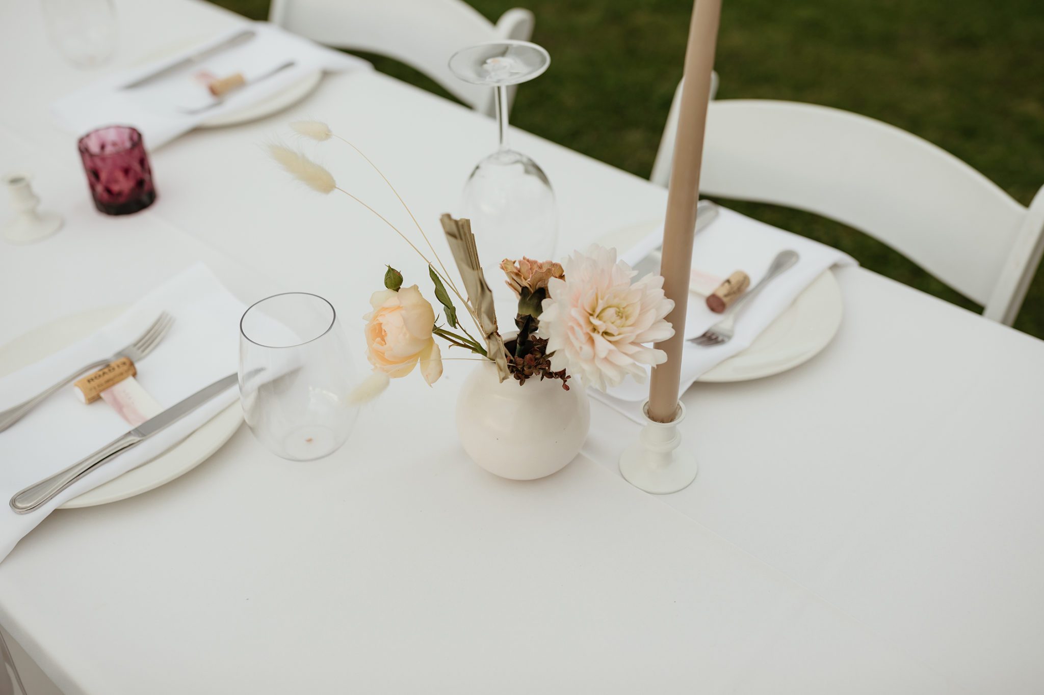 Blush and white table decor inspiration for your outdoor summer wedding reception