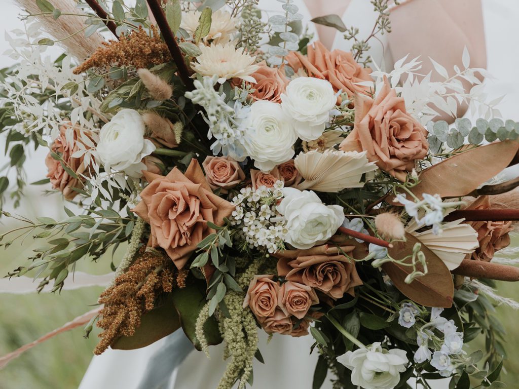 Bouquet Inspiration for the Boho Bride: 18 Dried, Earthy & Wild ...