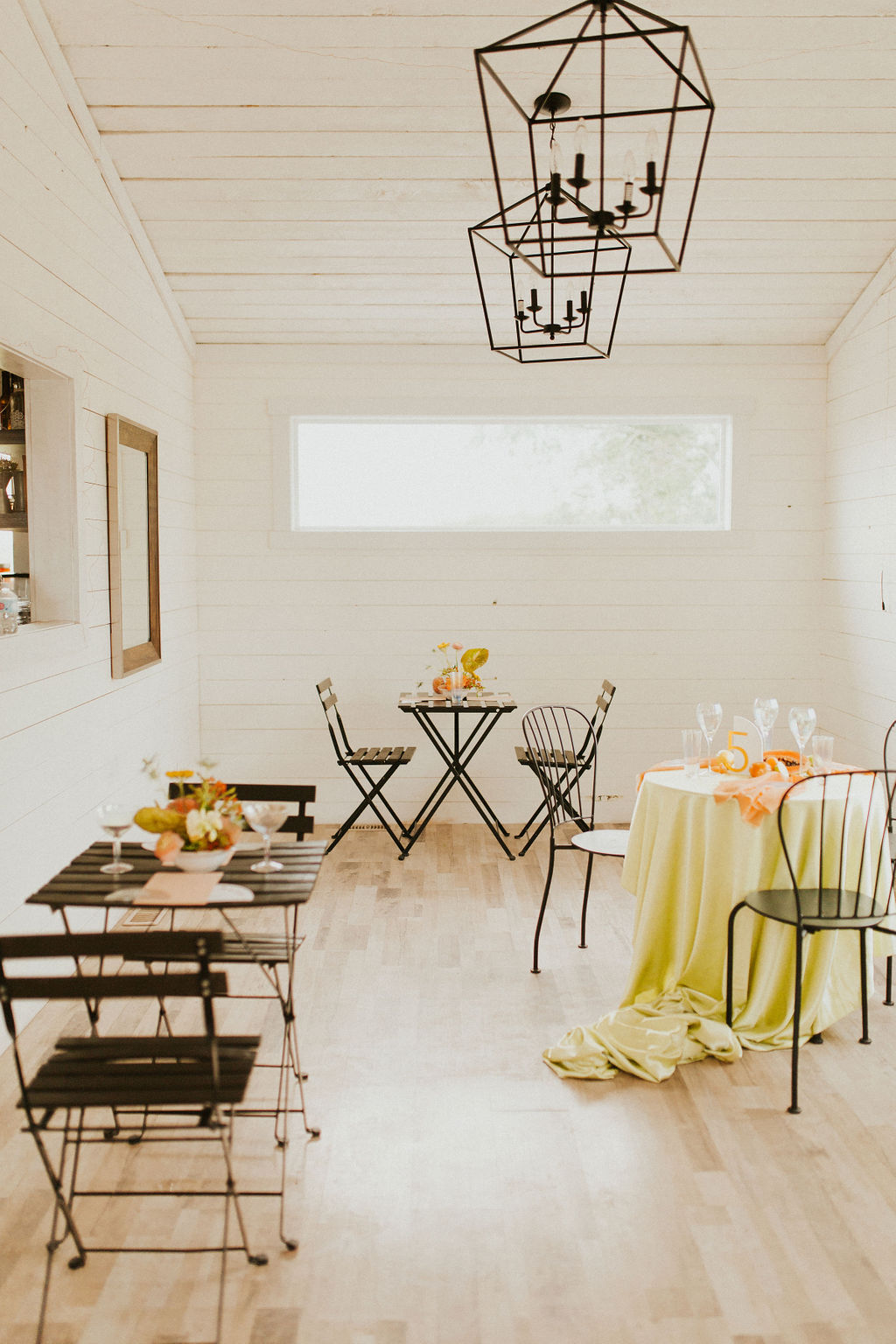 Farmhouse inspired wedding decor for your tangerine wedding inspiration
