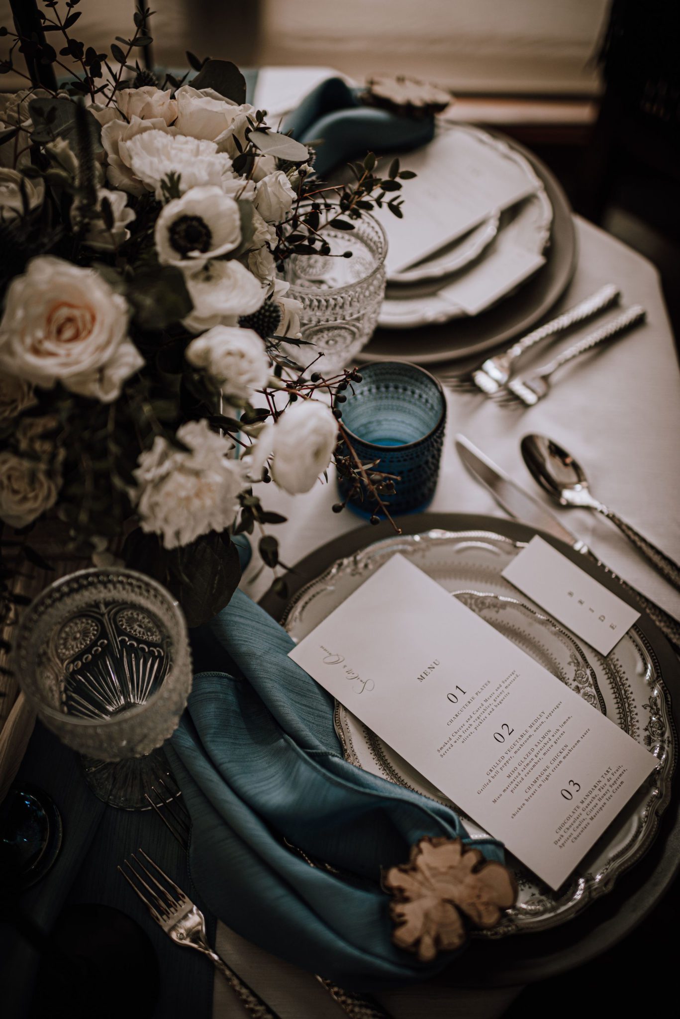Vintage winter wedding inspiration for a sweetheart table for an intimate elopement in Canmore Alberta