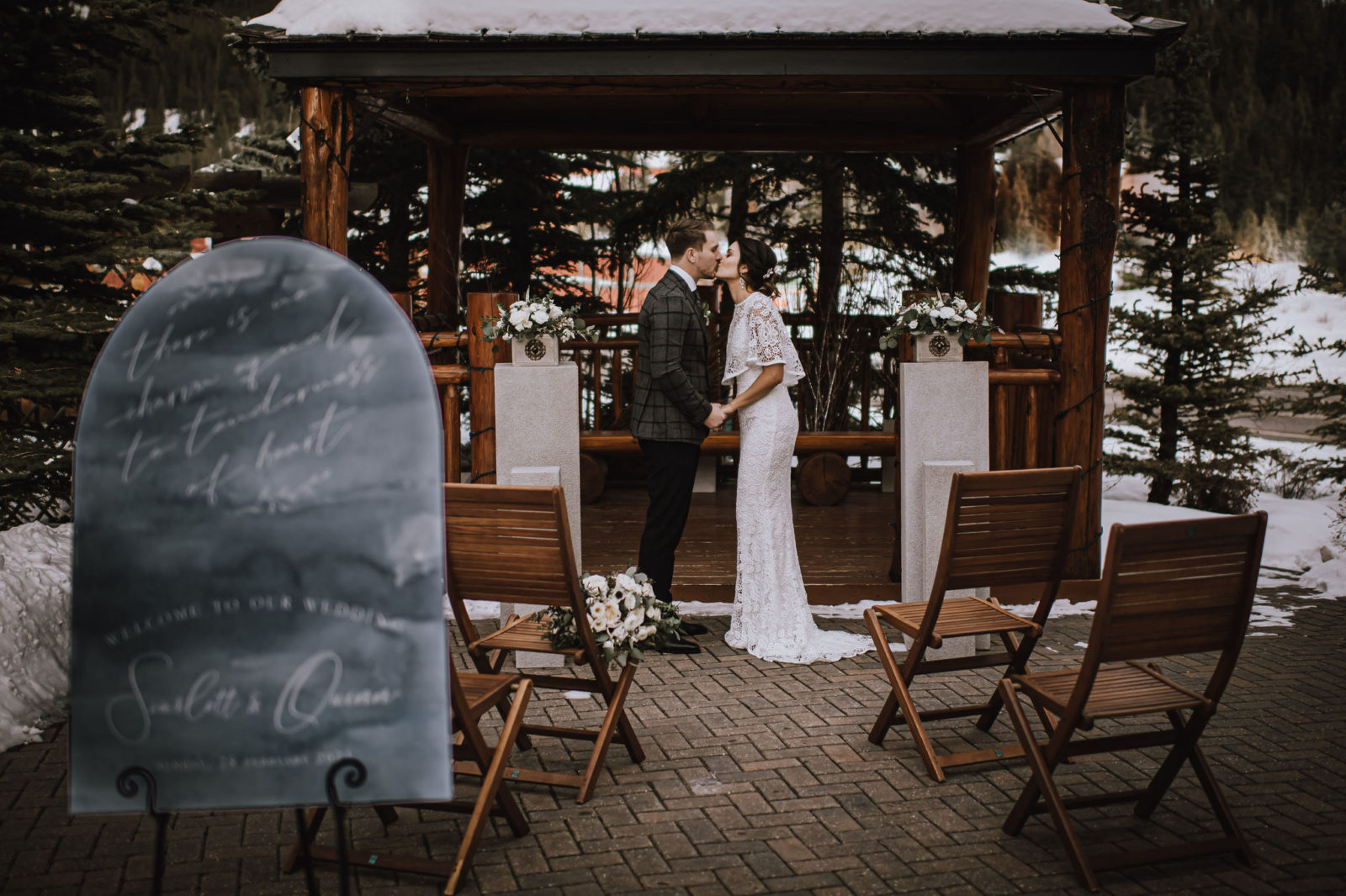 Intimate winter wedding inspiration at A Bear and Bison Inn