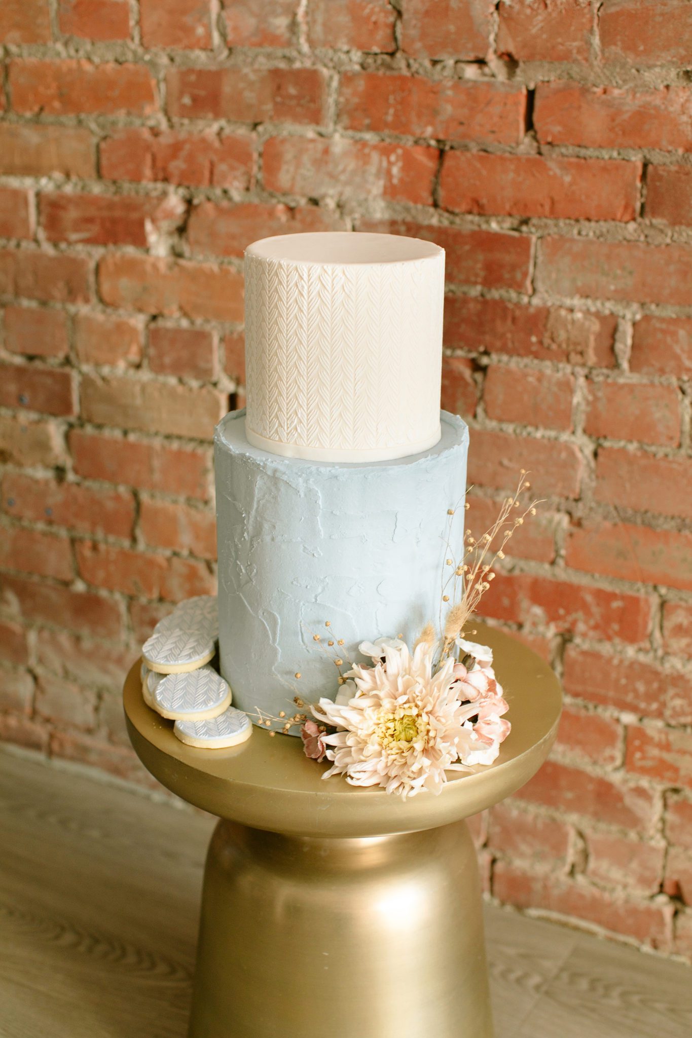 Two tiered textured blue and white cake for a modern wedding