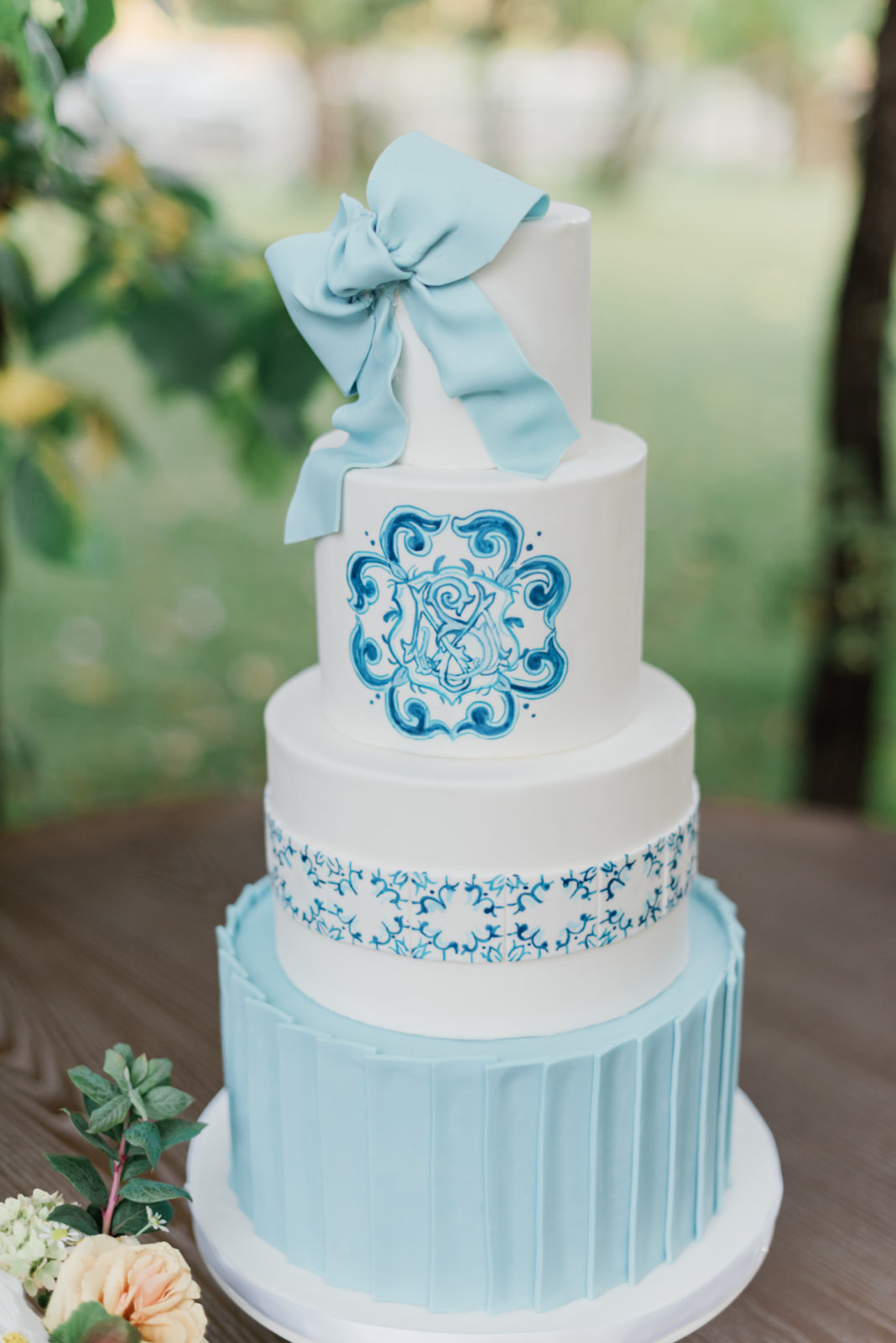 Blue and white tile inspired wedding cake