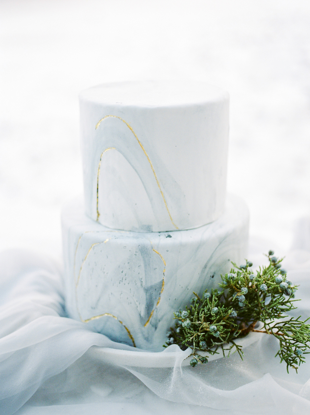Dreamy marbled blue wedding cake with gold veins