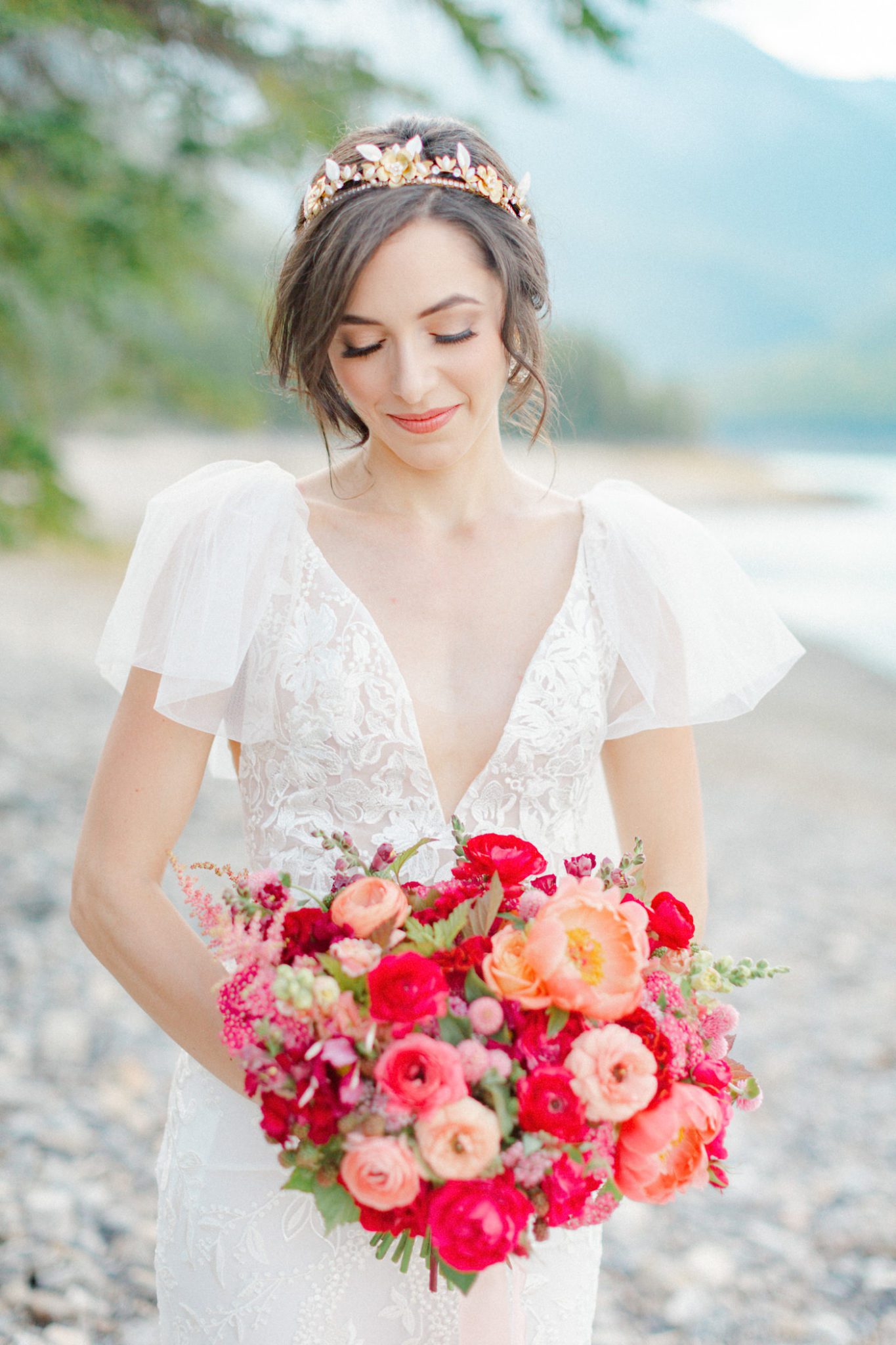 Vibrant bridal bouquet for this dreamy lakeside wedding inspiration