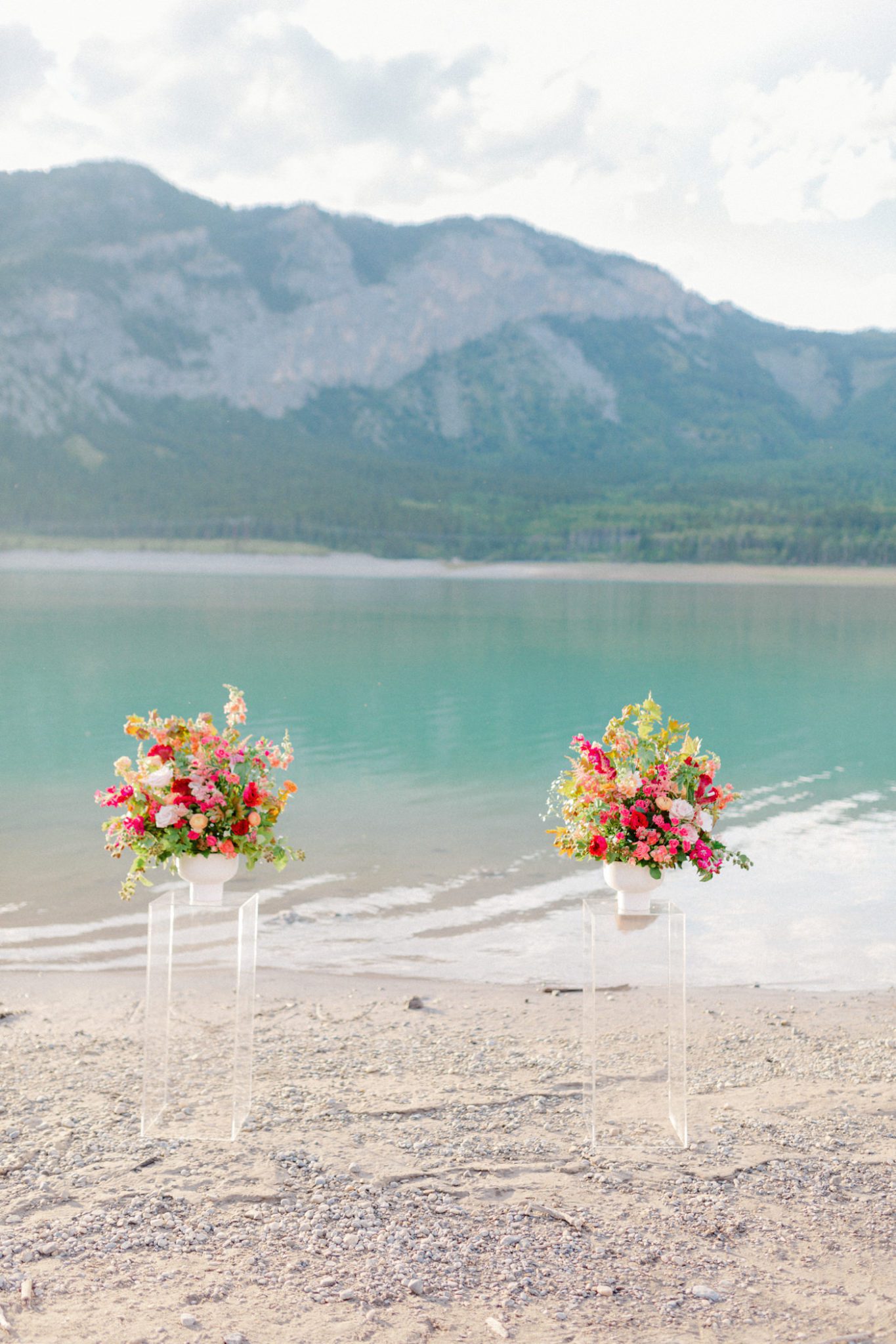 Vibrant red and orange floral inspiration for a mountain wedding