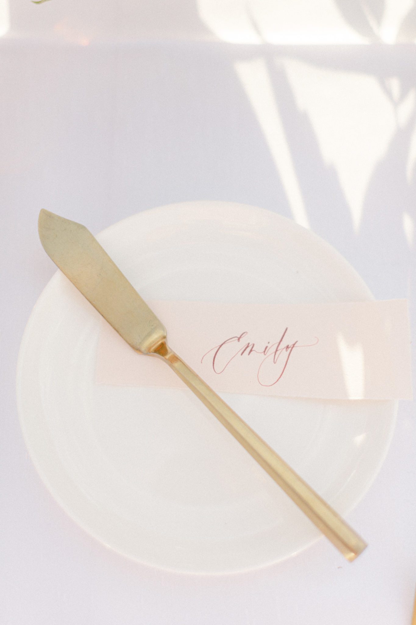 Romantic name place cards with gold accents