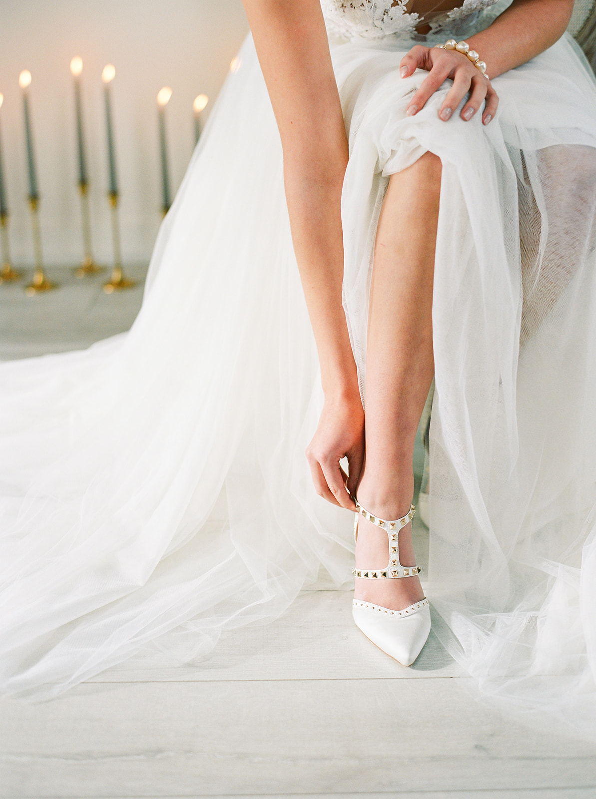 Bridal high heels in white with gold studs