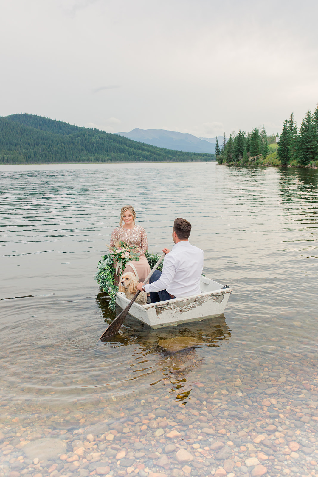 Rowboat elopement inspiration for those eloping lakeside with mountain views