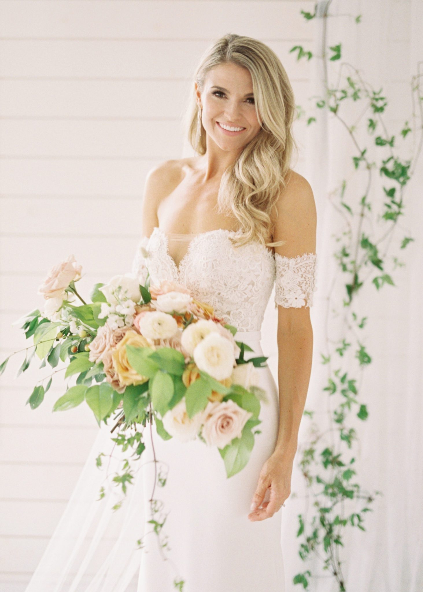 Romantic and classic bridal styling