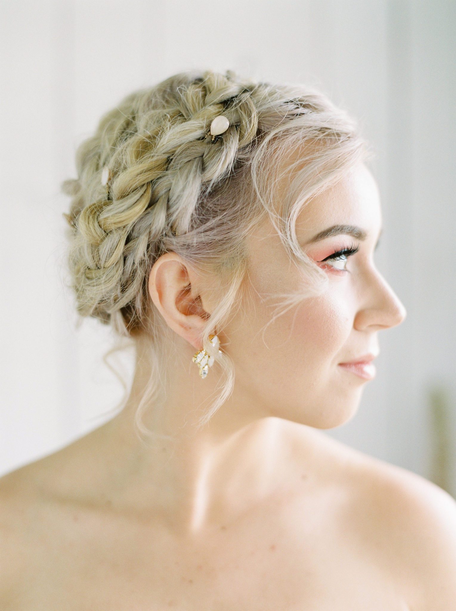 Farmhouse Chic: A Vibrant Wedding Inspiration Shoot at the Gathered | Brontë Bride Blog - Bride Getting Ready