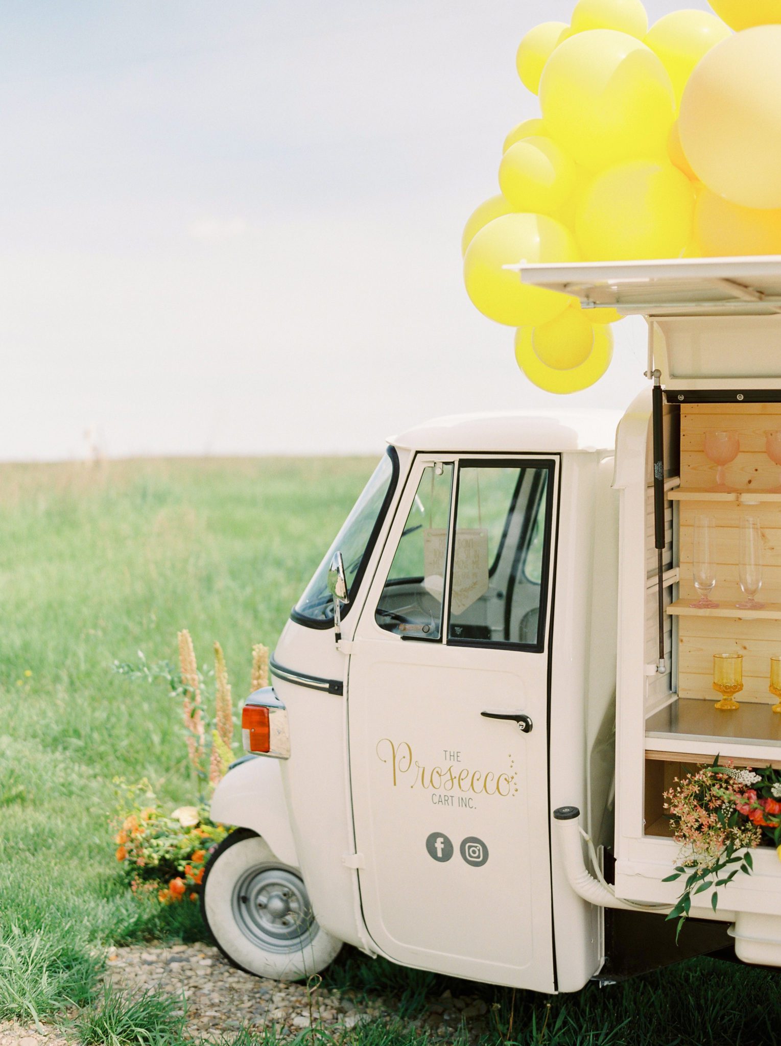 Farmhouse Chic: A Vibrant Wedding Inspiration Shoot at the Gathered | Brontë Bride Blog