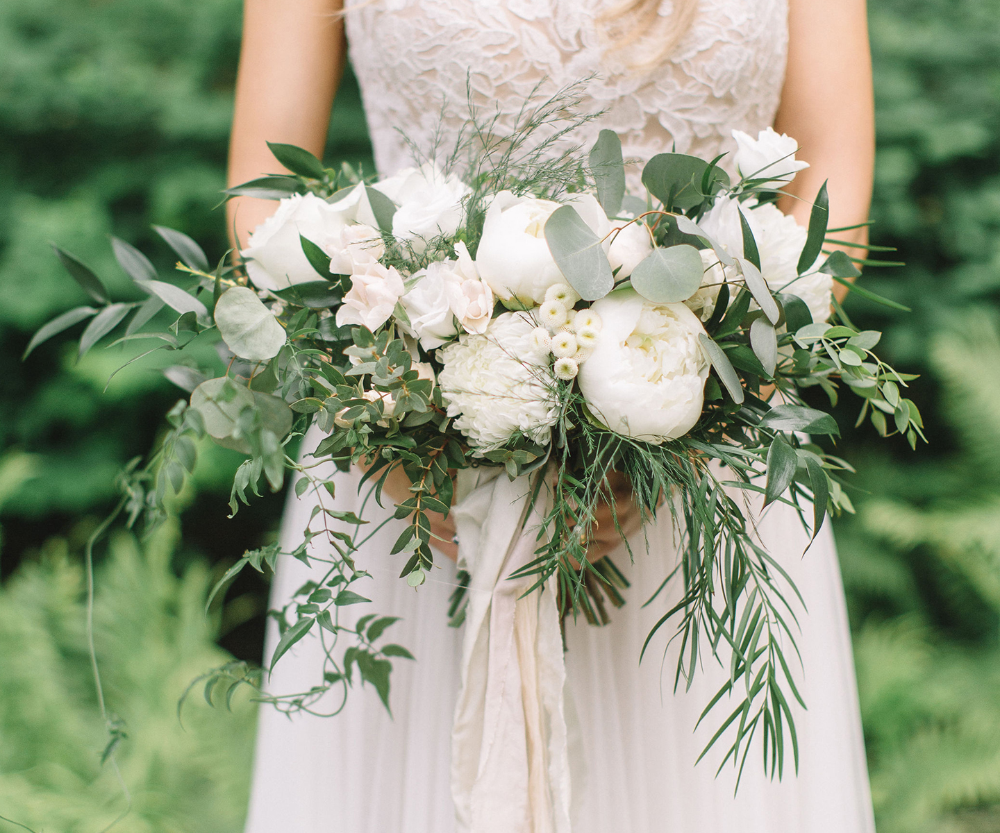 White wedding florals inspiration with peonies