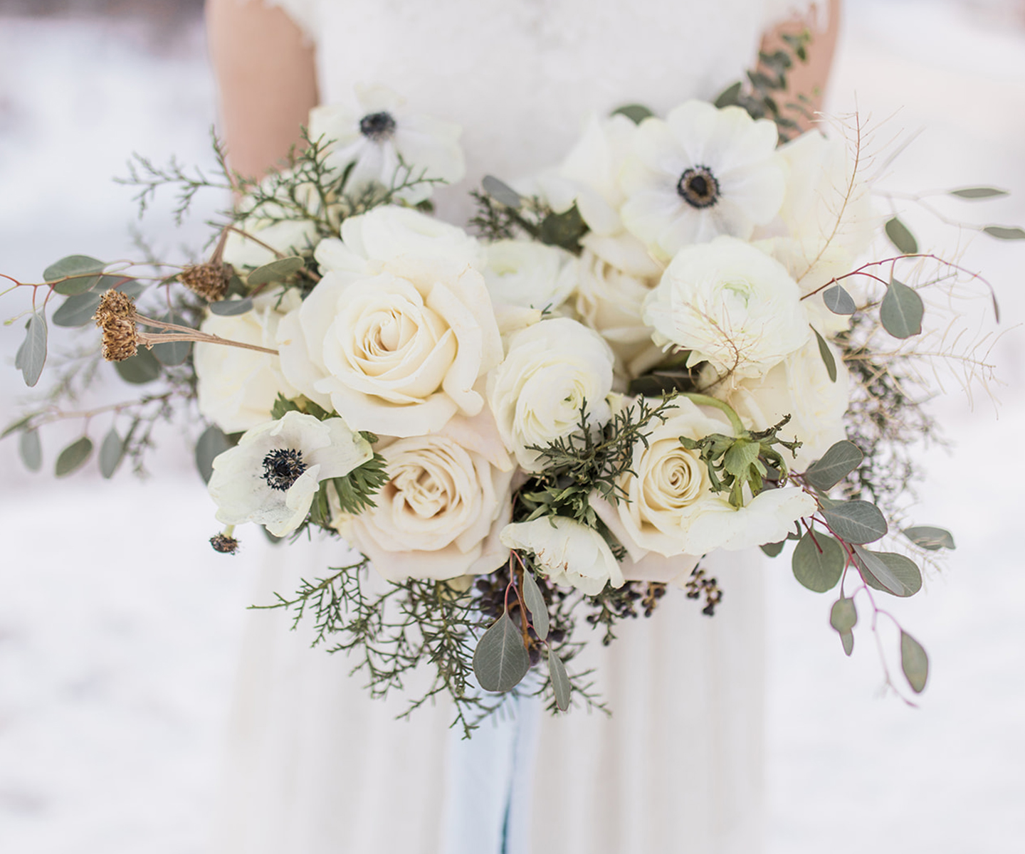 White winter wedding bouquet inspiraiton