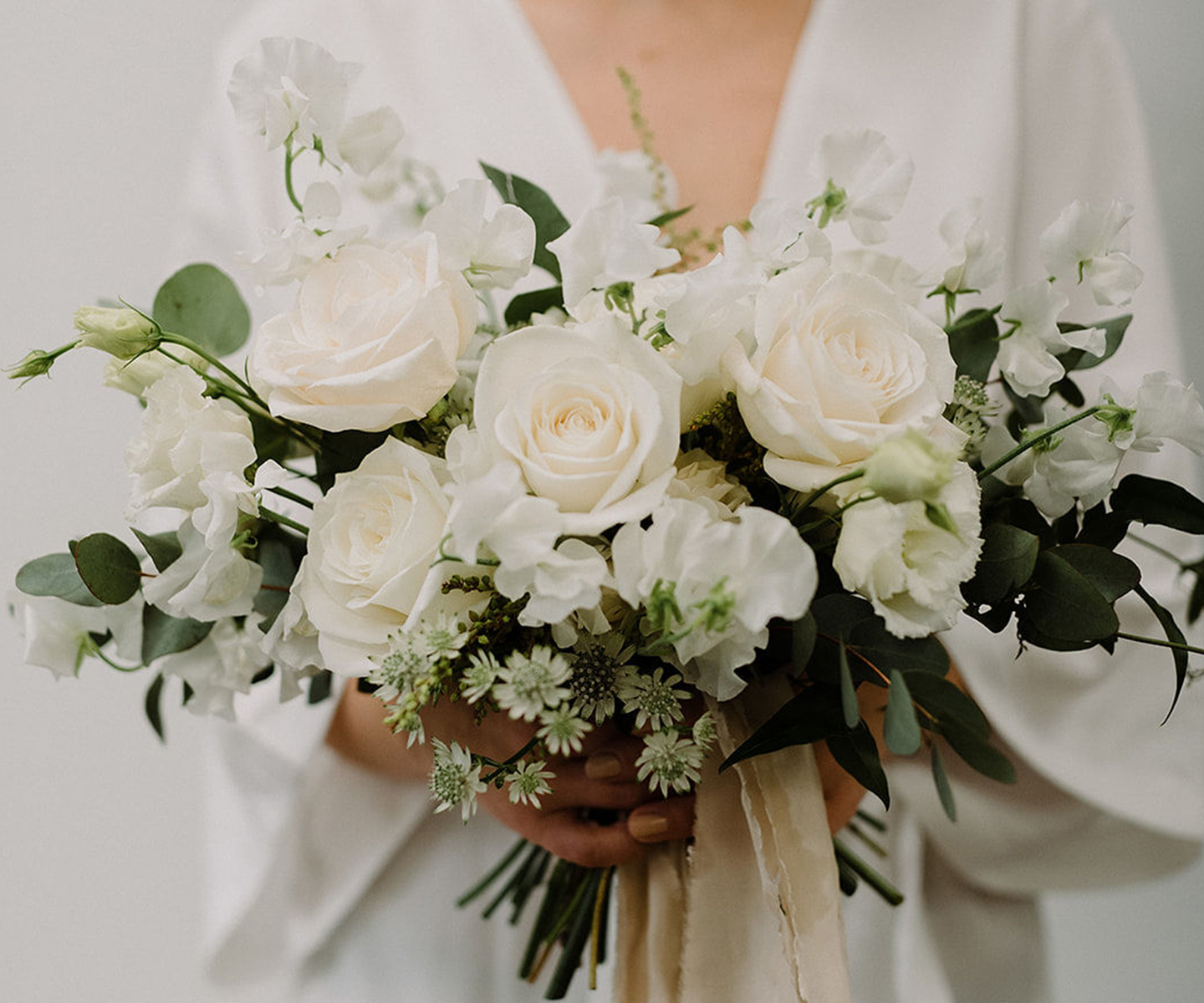 Monochromatic white wedding bouquet inspiration 
