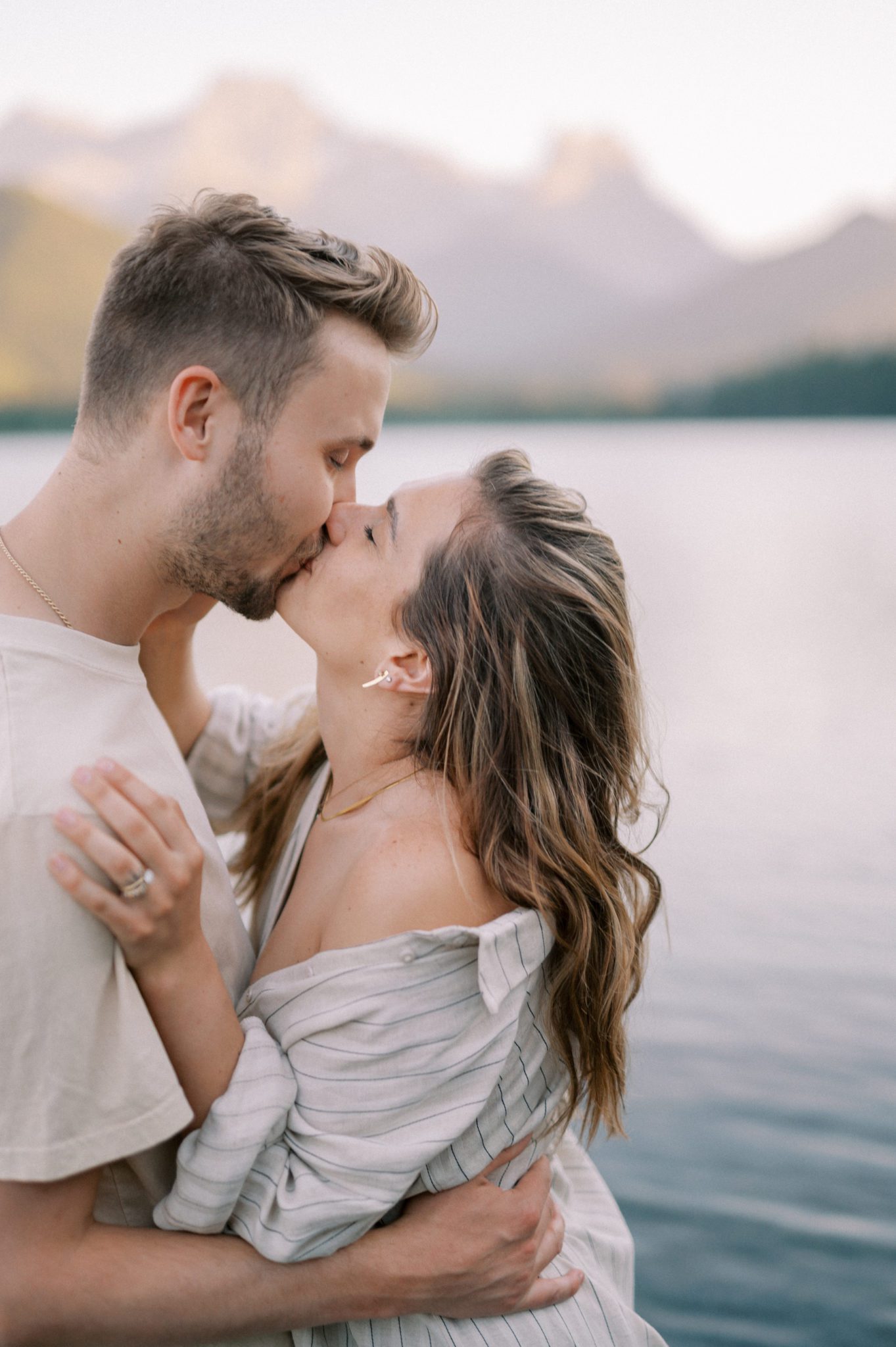 Lakeside and mountain couples session inspiration