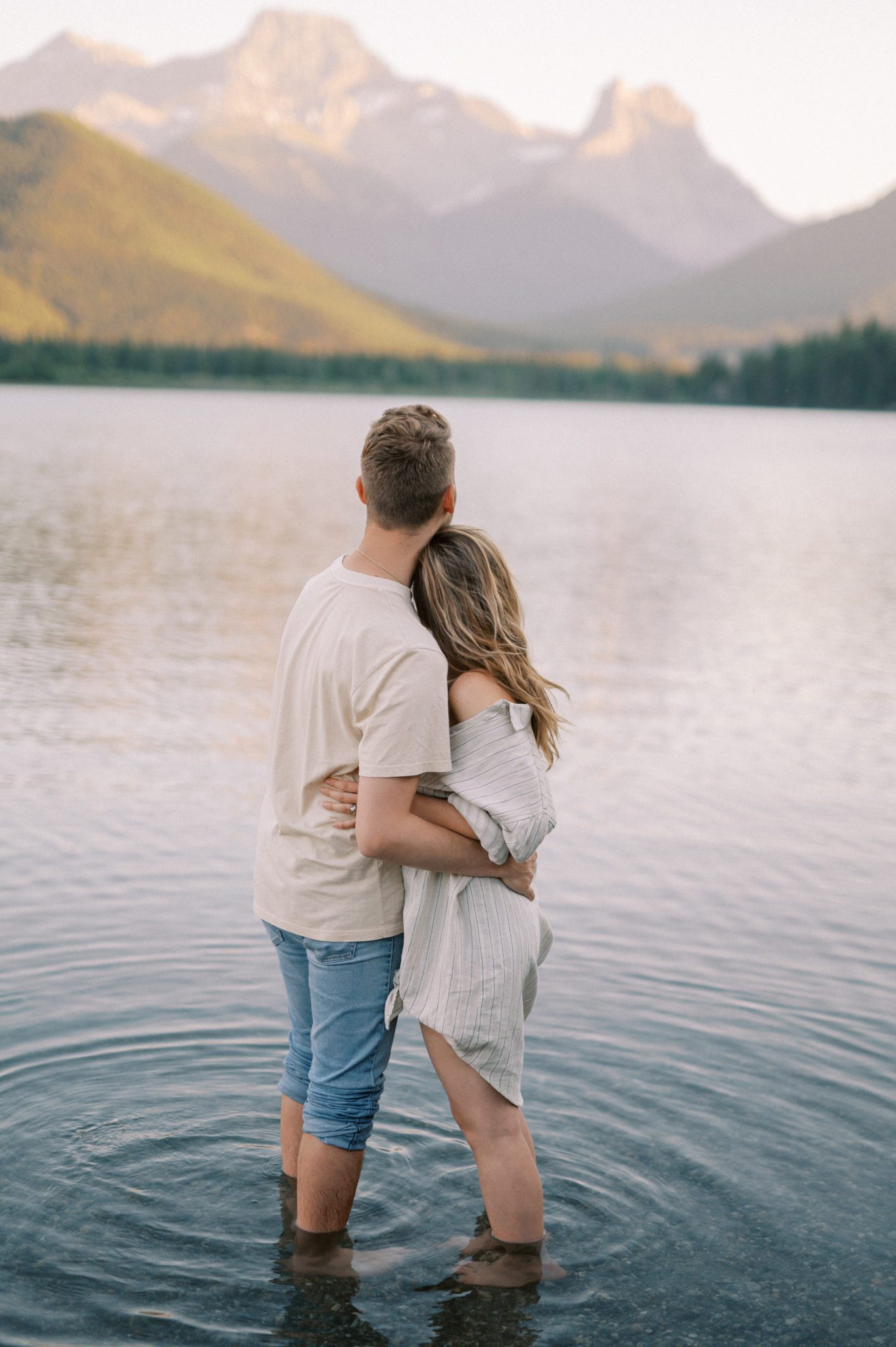Sunset mountainside couples session in a lake