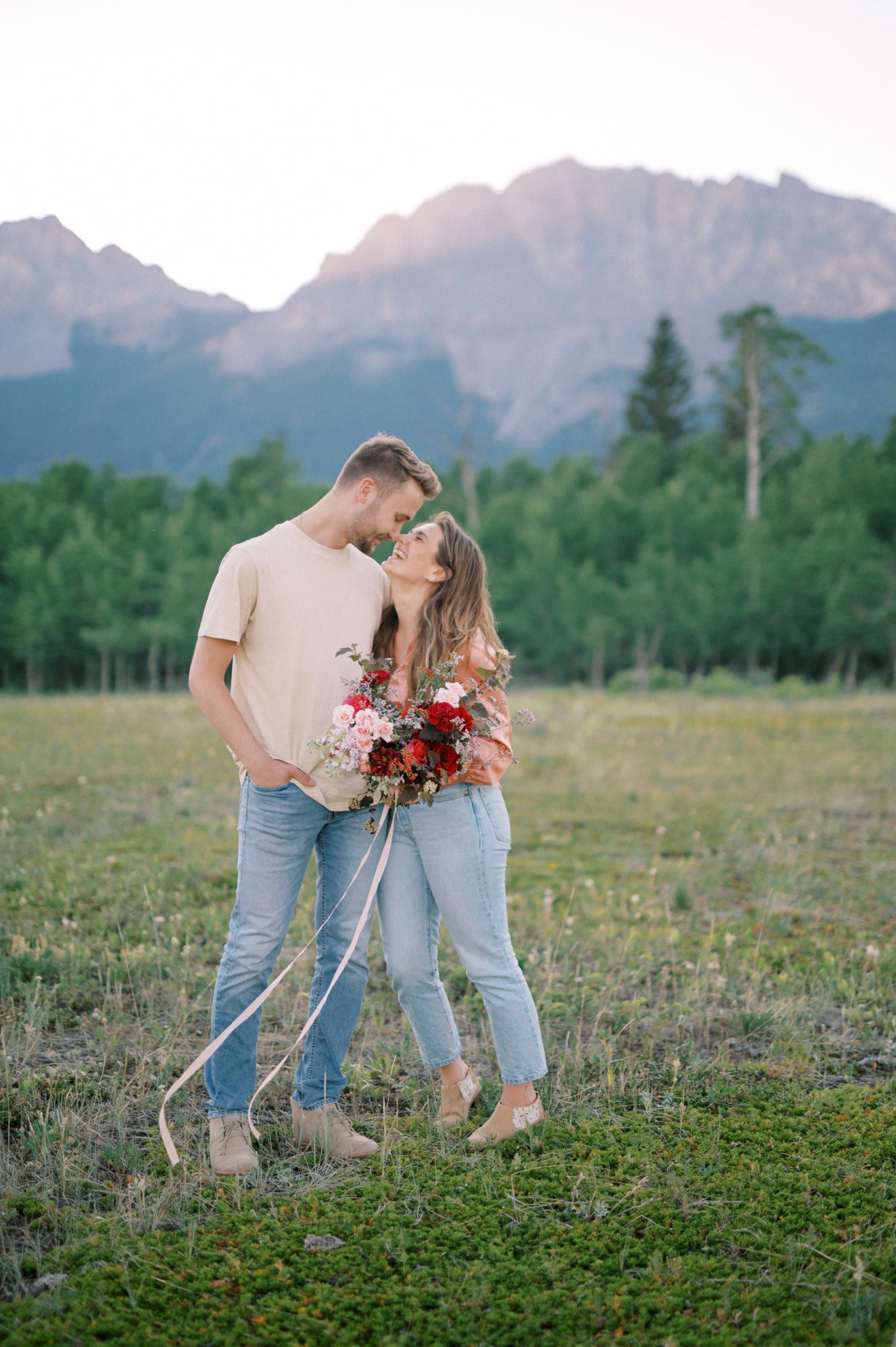 Couples session in the mountains with a vibrant bouquet