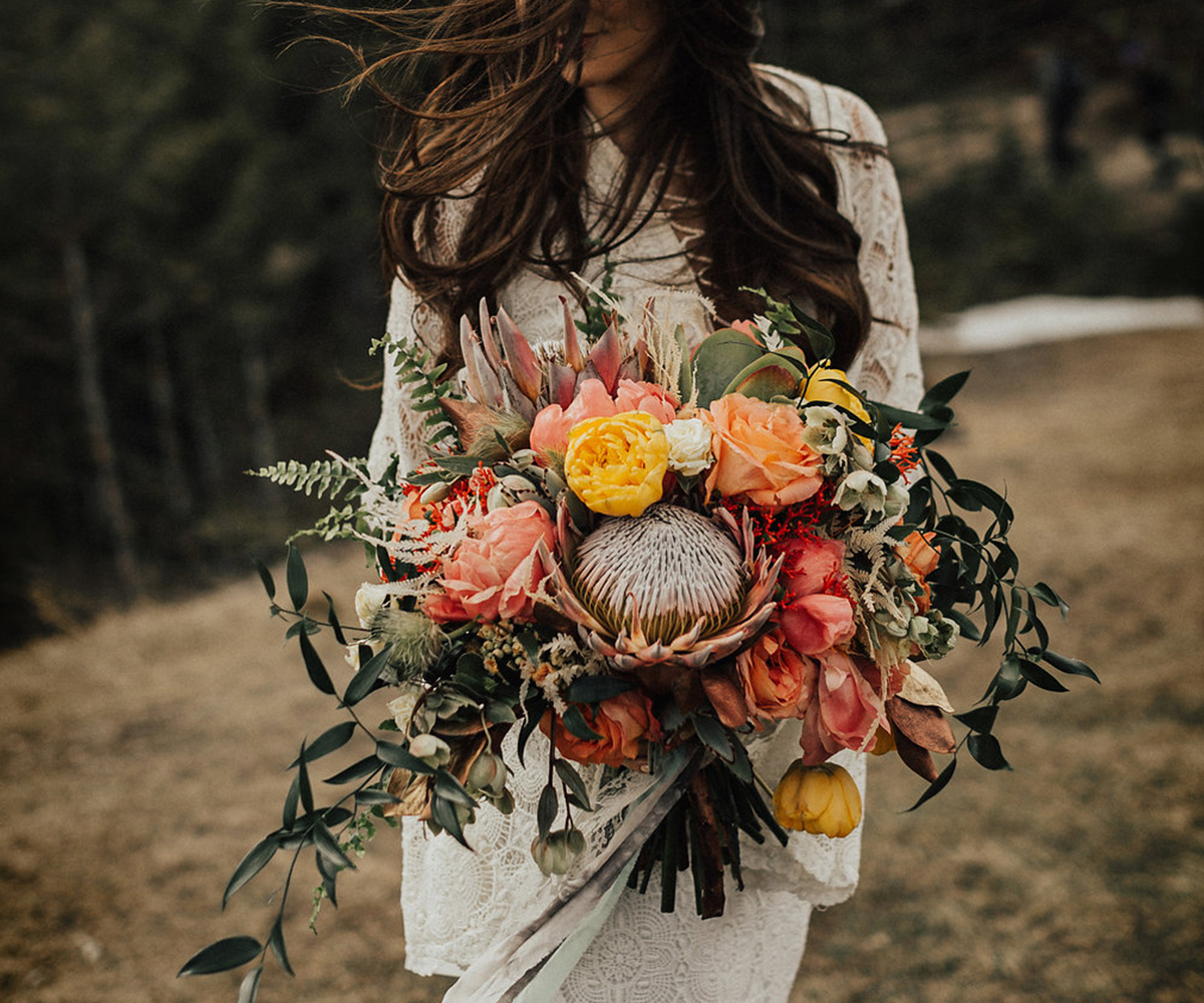20 Spring and Summer Bouquets Featuring the Prettiest Pops of Peach and Coral Featured by Brontë Bride