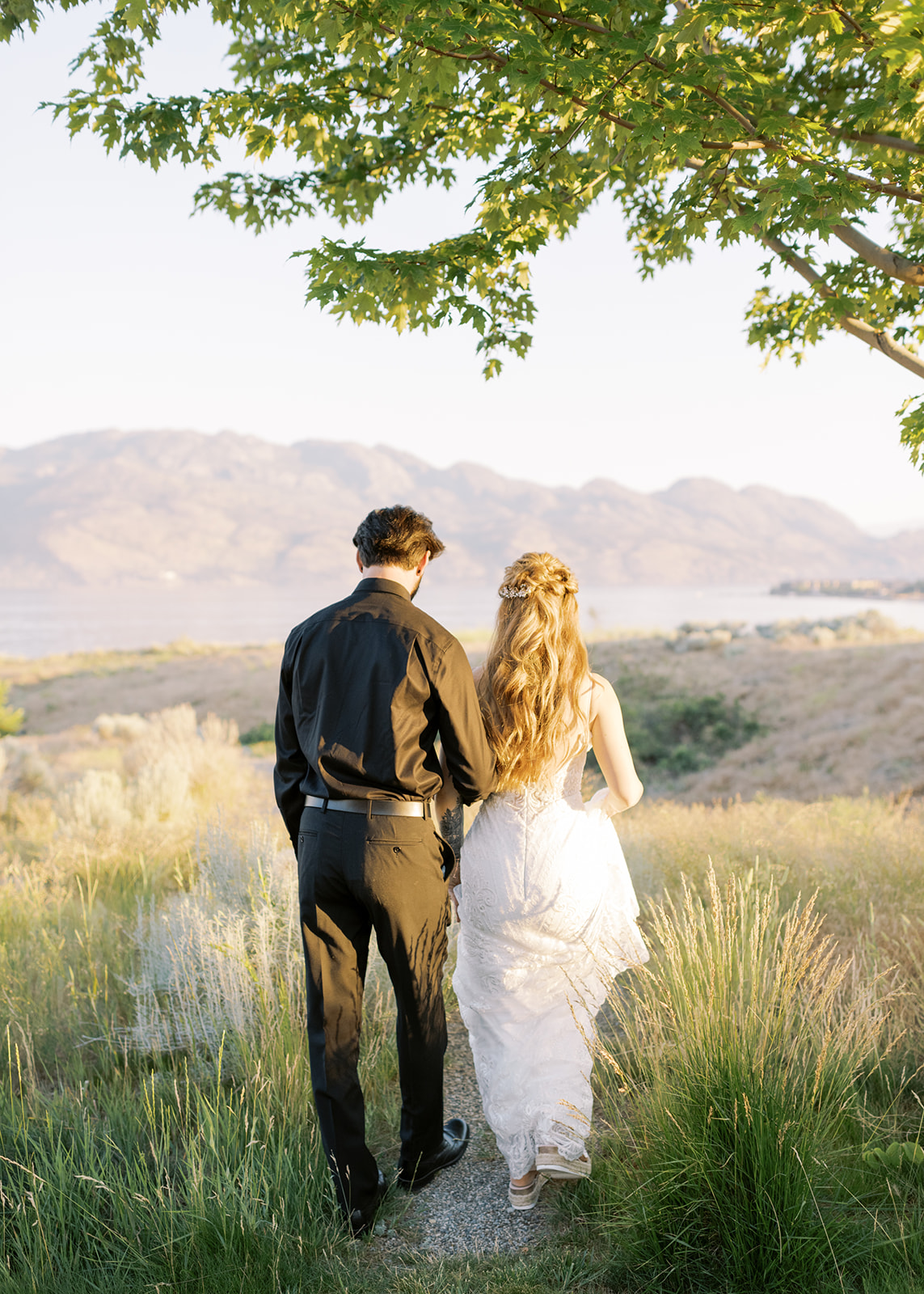 Sunset wedding portraits in the Okanagan Valley