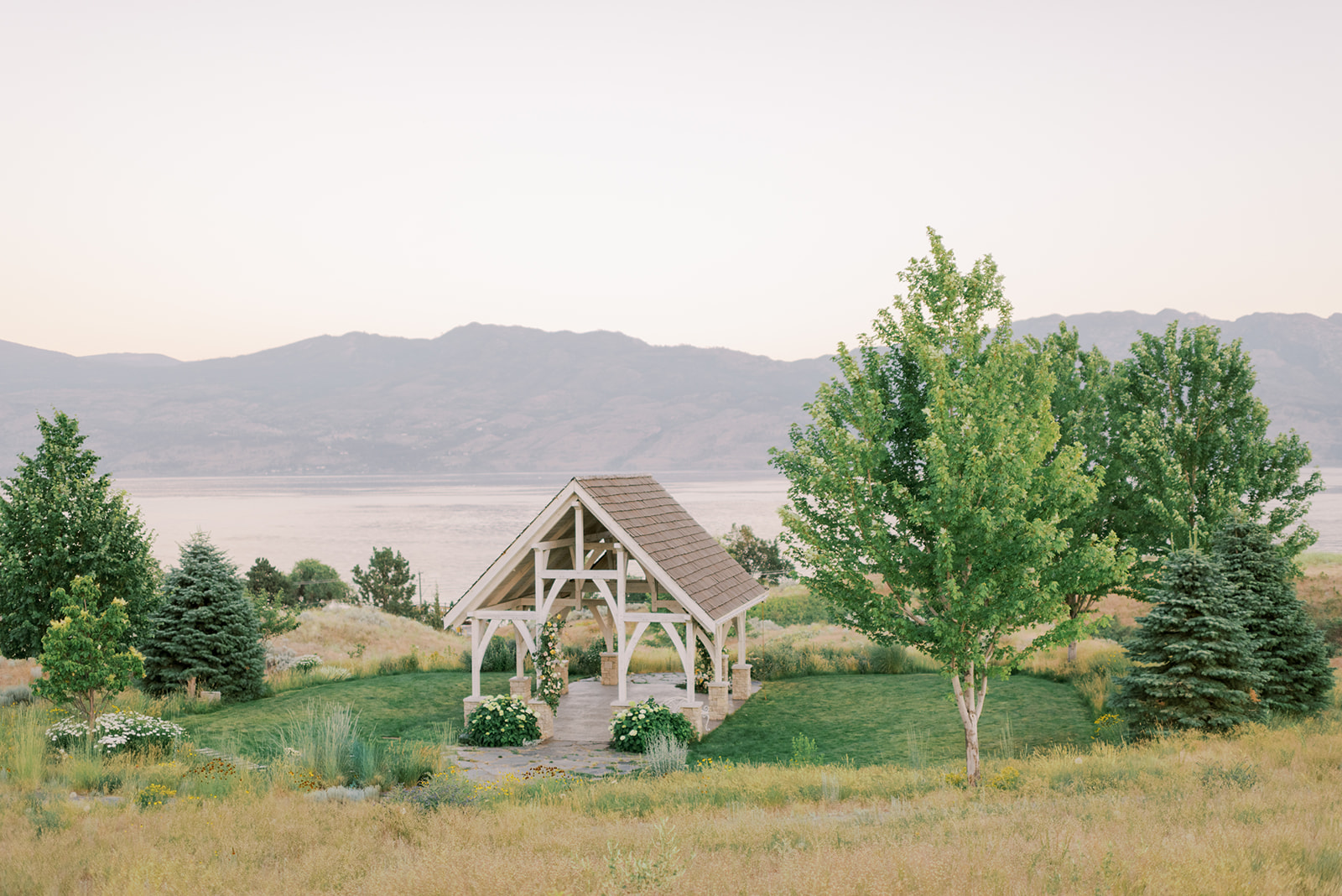 Wedding inspiration for a black tie wedding at Sanctuary Gardens in Kelowna BC