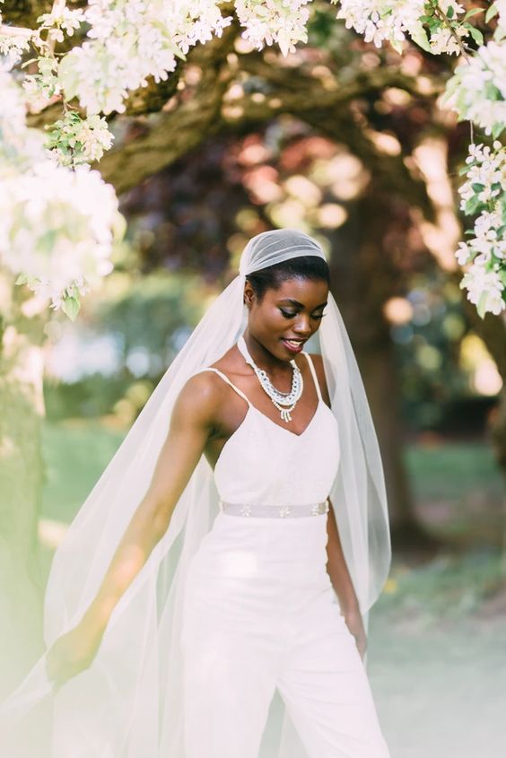 Statement bridal veil with a cap